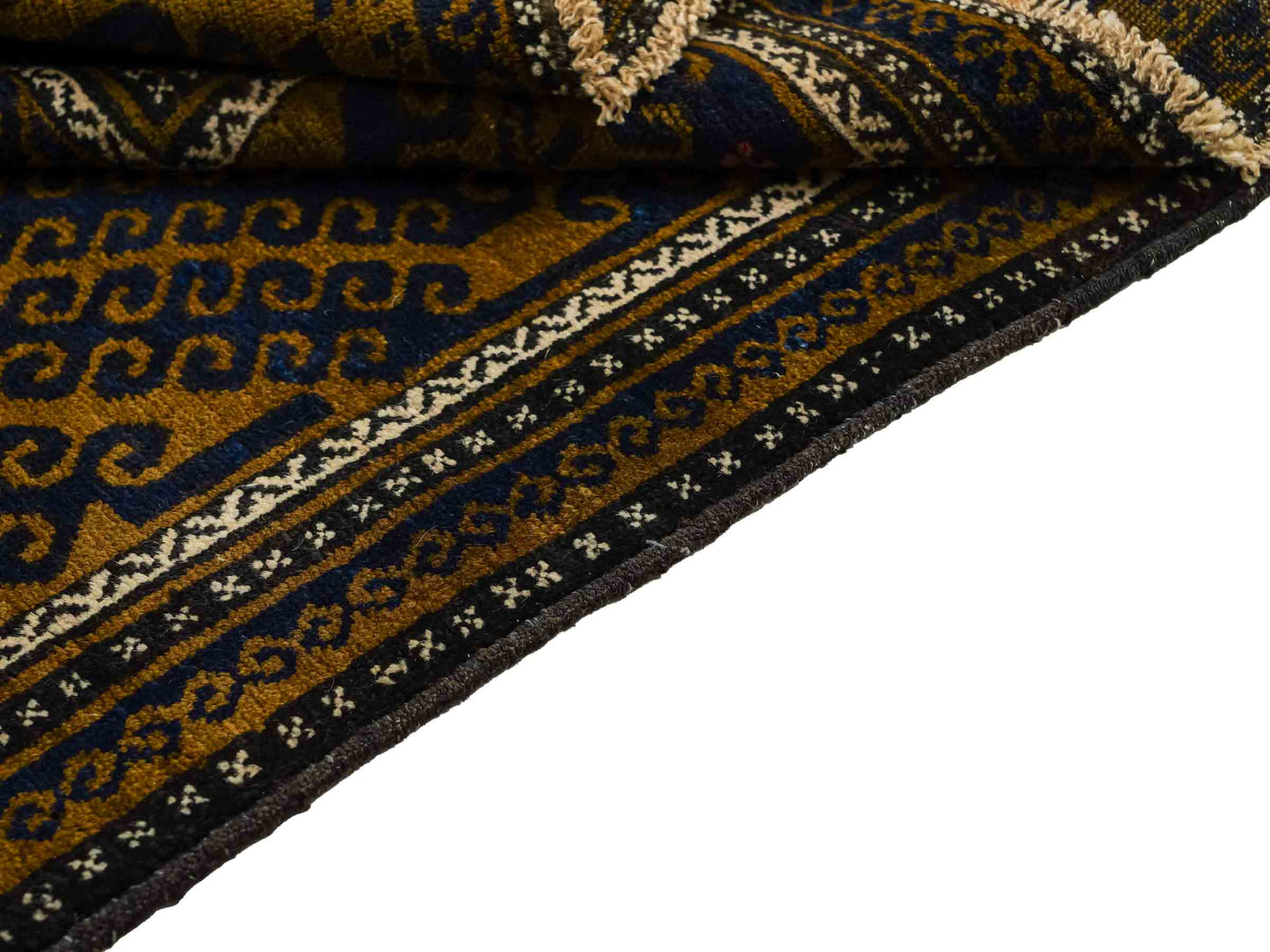 Antiker, handgeknüpfter, afghanischer Belutsch Nomadenteppich aus Wolle von Khademi. Größe: 136 x 80 cm. Farbe: Blau, gold. Verkauf durch JUPITER Intl.