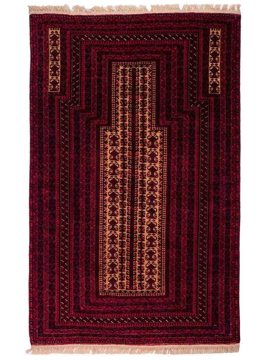 Sehr feiner, handgeknüpfter, antiker Belutsch Nomadenteppich aus Wolle von Khademi. Farbe: Rot, blau, cremeweiß. Größe: 142 x 90 cm. Vertrieb durch JUPITER Intl.