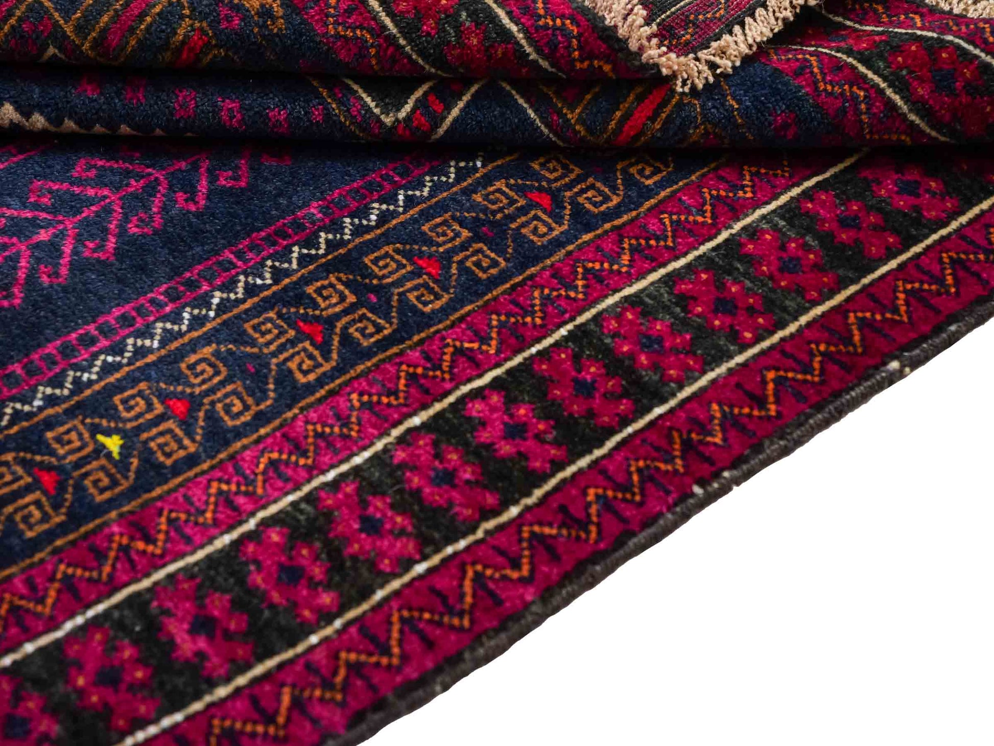 Handgeknüpfter, afghanischer Belutsch Nomadenteppich aus Wolle von Khademi. Größe: 152 x 94 cm. Farbe: Blau, rot, lila. Verkauf durch JUPITER Intl.