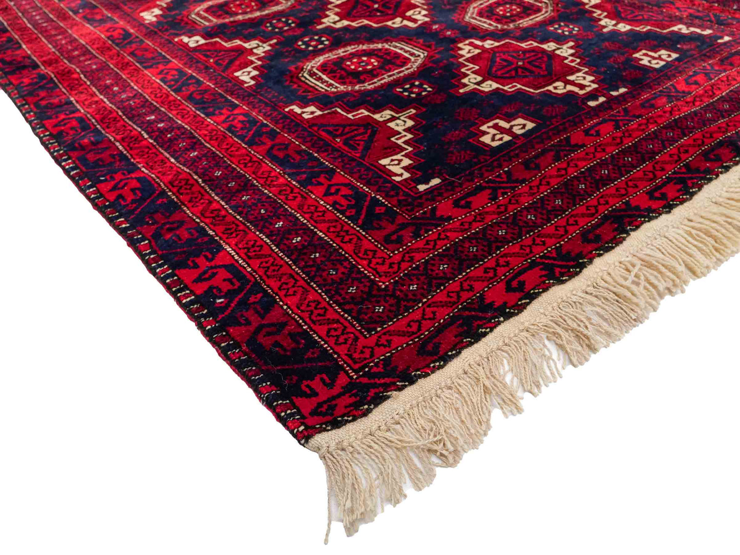 Handgeknüpfter, afghanischer Belutsch Nomadenteppich aus Wolle von Khademi. Größe: 173 x 117 cm. Farbe: Rot, blau. Verkauf durch JUPITER Intl.