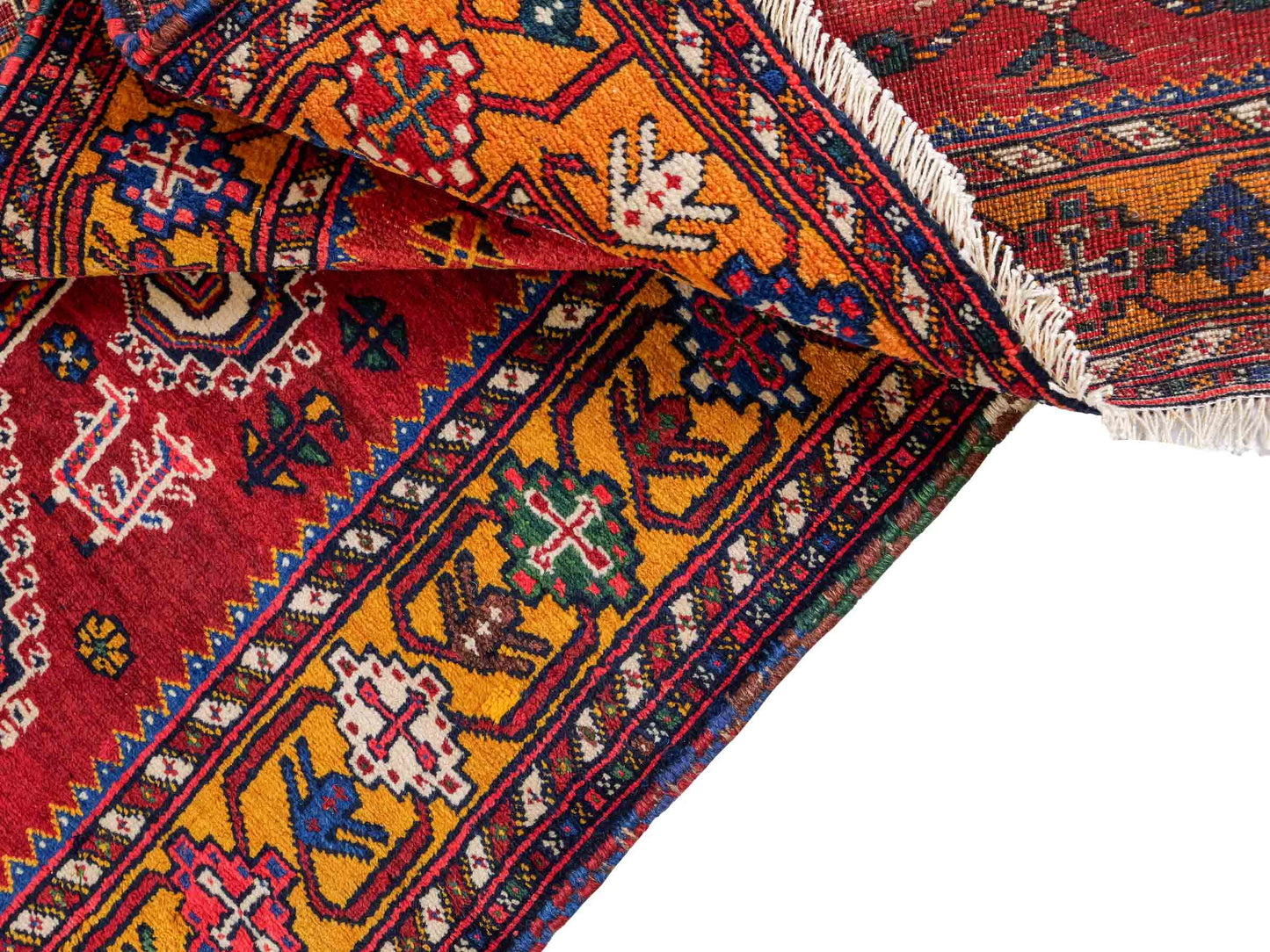Feiner, handgeknüpfter, persischer Shiraz Nomadenteppich aus Wolle von Khademi. Farbe: Rot, beige, blau. Größe: 318 x 103 cm. Vertrieb durch JUPITER Intl.
