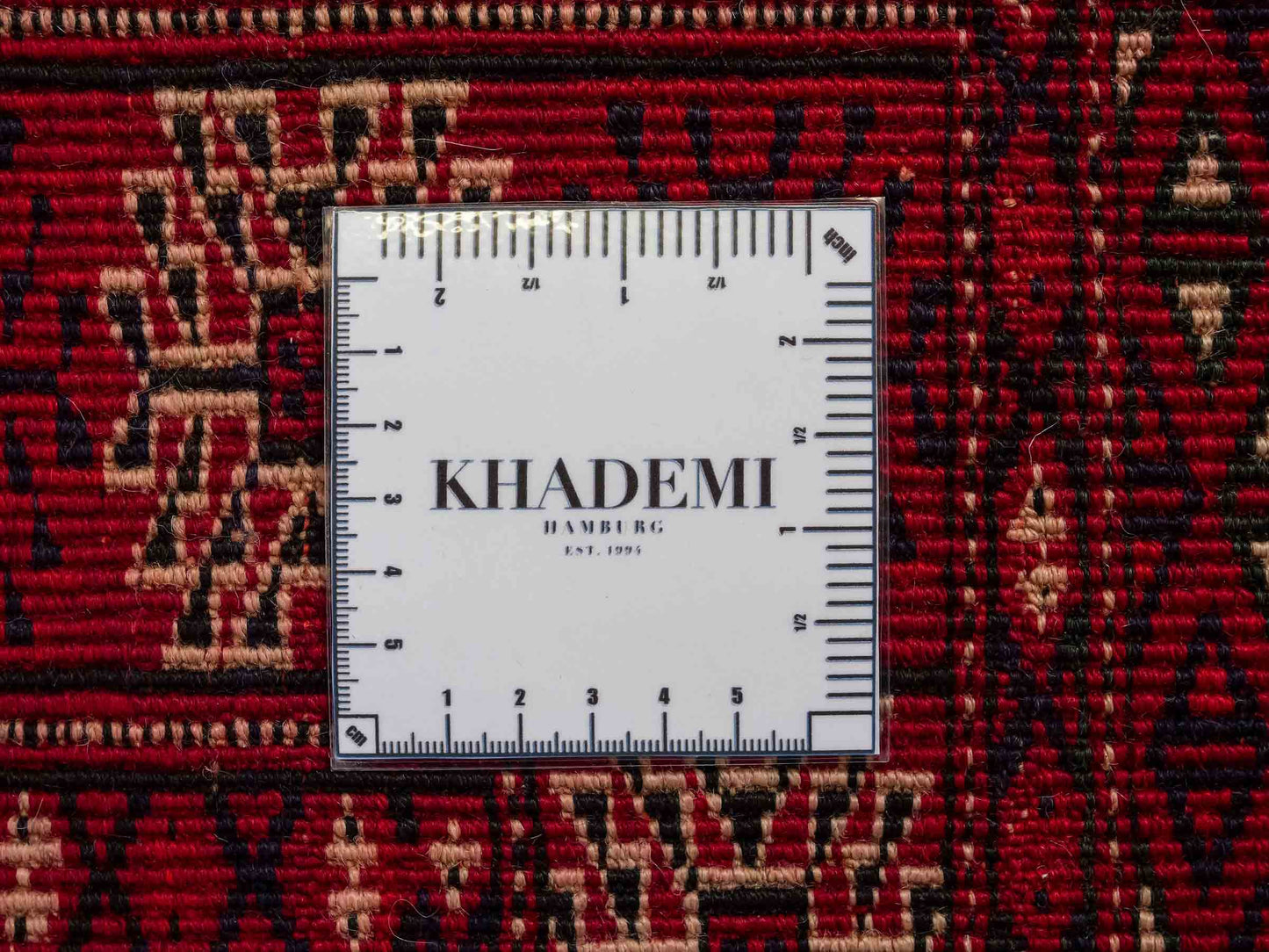 Handgeknüpfter, afghanischer Turkaman Nomadenteppich aus Wolle von Khademi. Größe: 152 x 118 cm. Farbe: Rot. Verkauf durch JUPITER Intl.