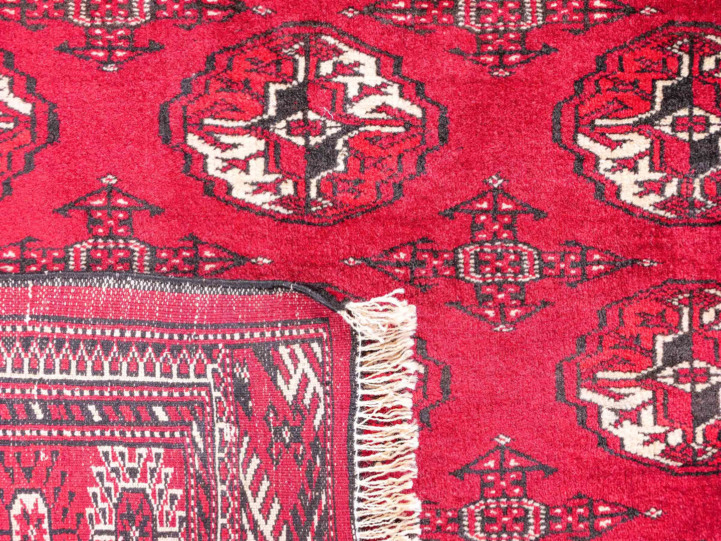 Handgeknüpfter, afghanischer Turkaman Nomadenteppich aus Wolle von Khademi. Größe: 182 x 137 cm. Farbe: Rot. Verkauf durch JUPITER Intl.