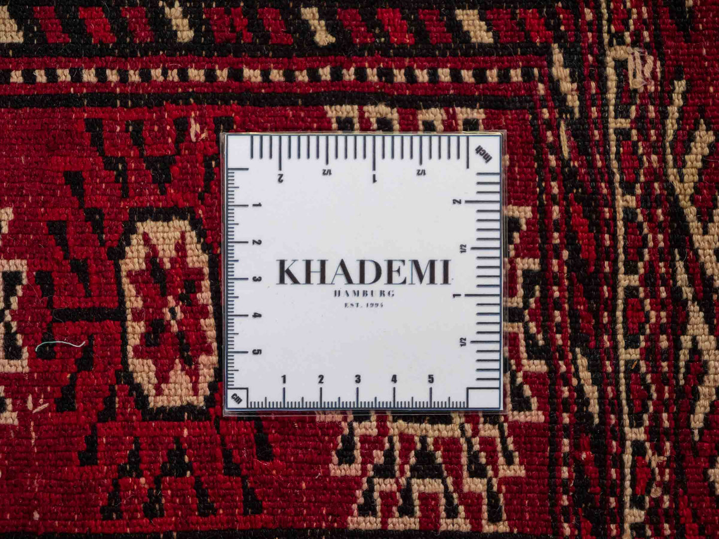 Handgeknüpfter, afghanischer Turkaman Nomadenteppich aus Wolle von Khademi. Größe: 182 x 137 cm. Farbe: Rot. Verkauf durch JUPITER Intl.