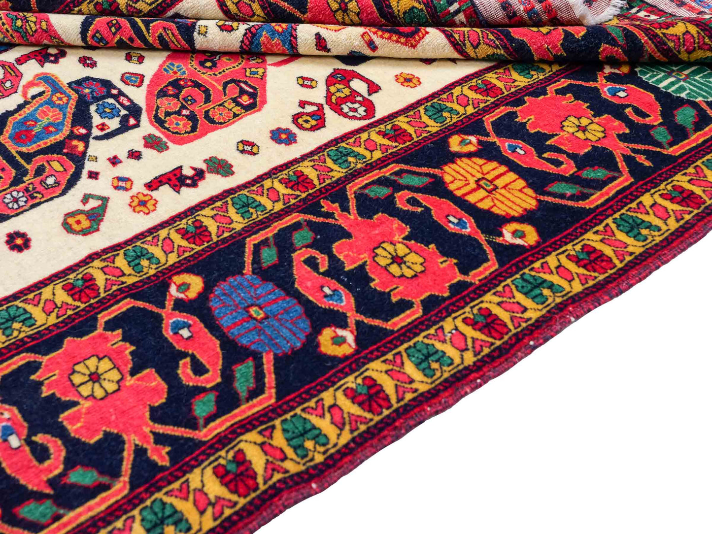 Feiner, handgeknüpfter, antiker Afghan Wollteppich von Khademi. Größe: 168 x 123 cm. Farbe: Cremeweiß, beige, blau, rot. Verkauf durch JUPITER Intl.