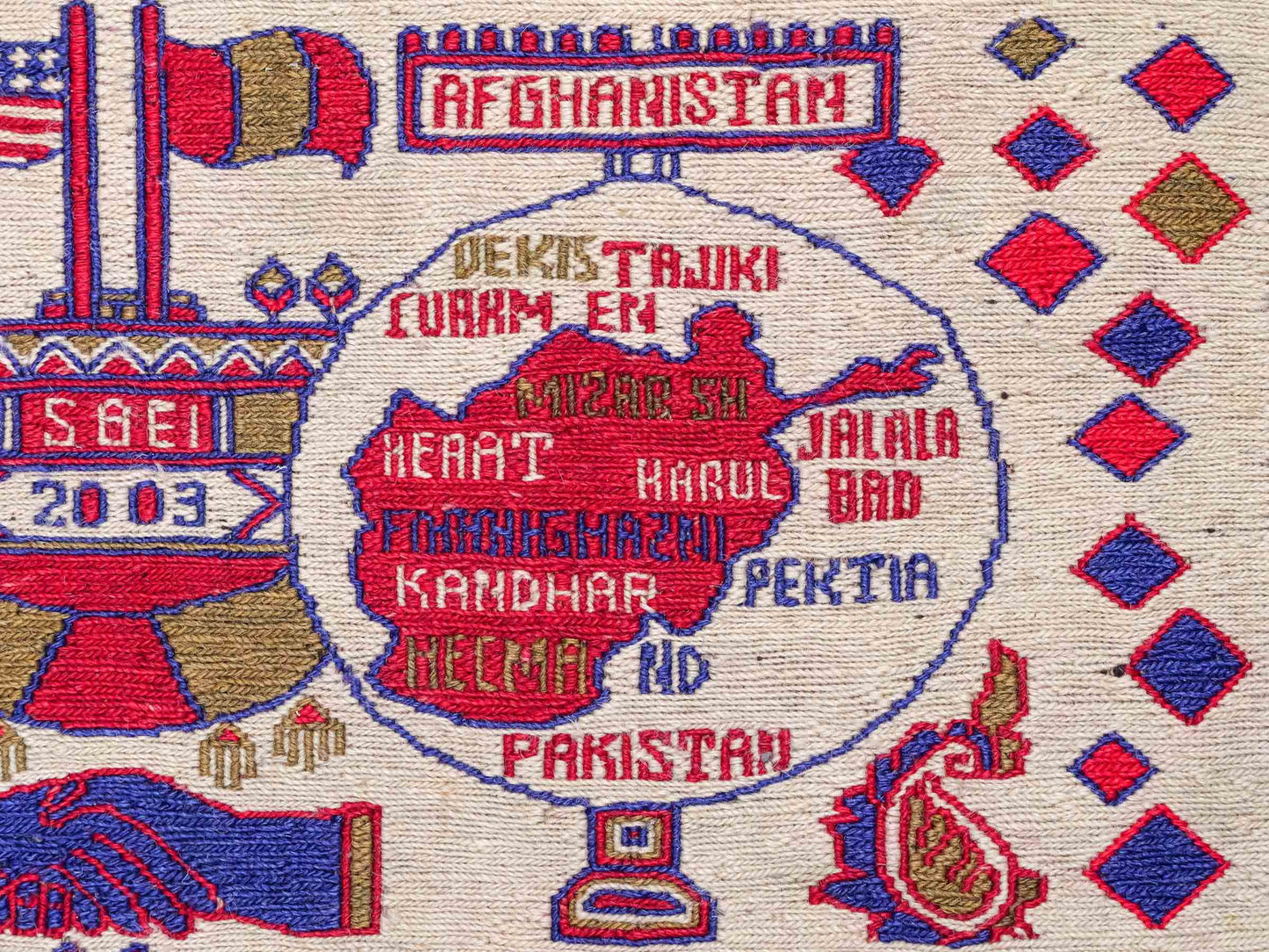 Feiner, handgeknüpfter Afghan Wollteppich von Khademi. Größe: 172 x 137 cm. Farbe: Cremeweiß, blau, rot. Verkauf durch JUPITER Intl.