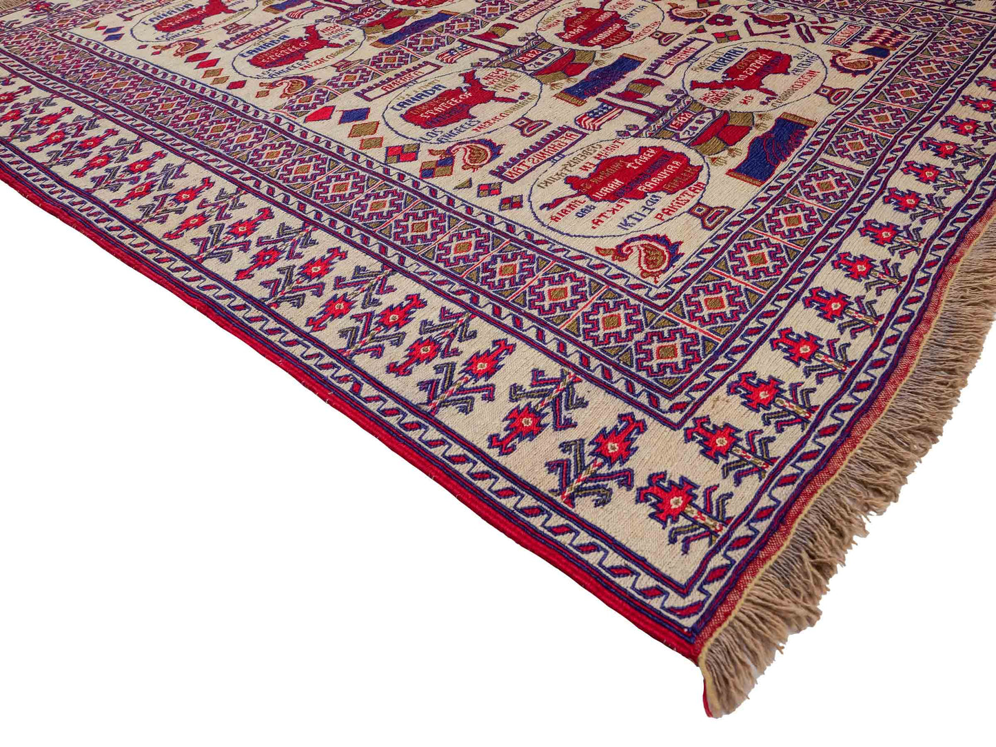 Feiner, handgeknüpfter Afghan Wollteppich von Khademi. Größe: 172 x 137 cm. Farbe: Cremeweiß, blau, rot. Verkauf durch JUPITER Intl.
