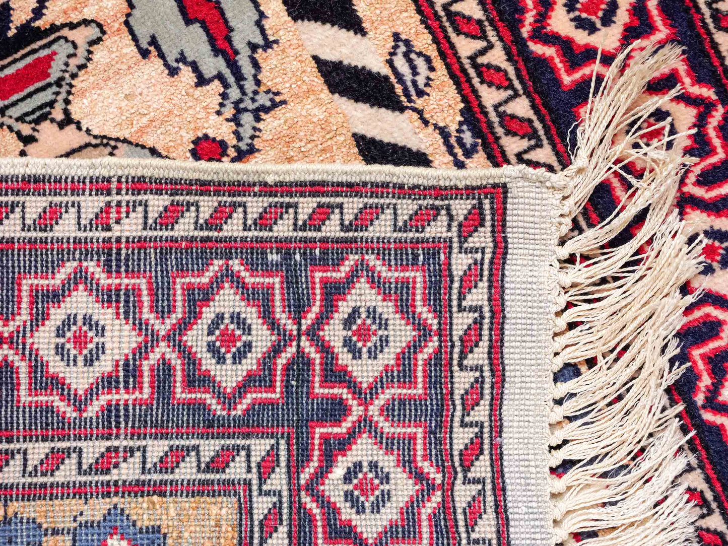 Feiner, handgeknüpfter Afghan Mauri Orientteppich aus Wolle mit Seide von Khademi. Farbe: Beige, gold, blau. Größe: 70 x 55 cm. Vertrieb durch JUPITER Intl.