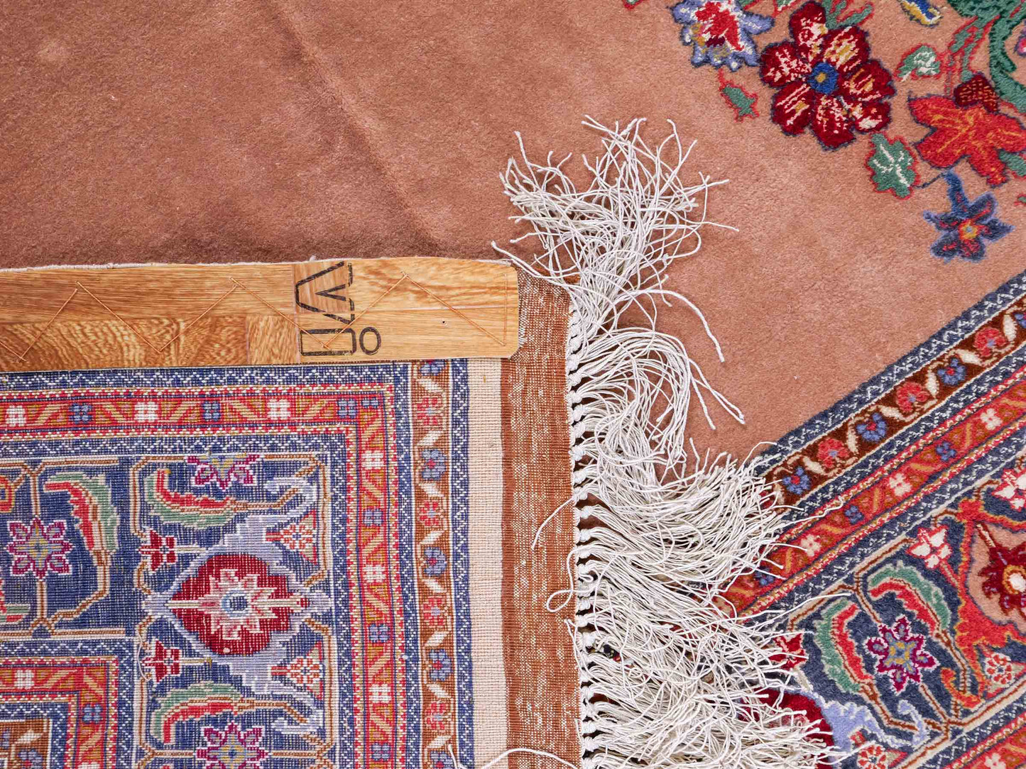 Sehr feiner, antiker, handgeknüpfter Afghan Orientteppich aus Wolle von Khademi. Größe: 260 x 142 cm. Farbe: Beige. Verkauf durch JUPITER Intl.