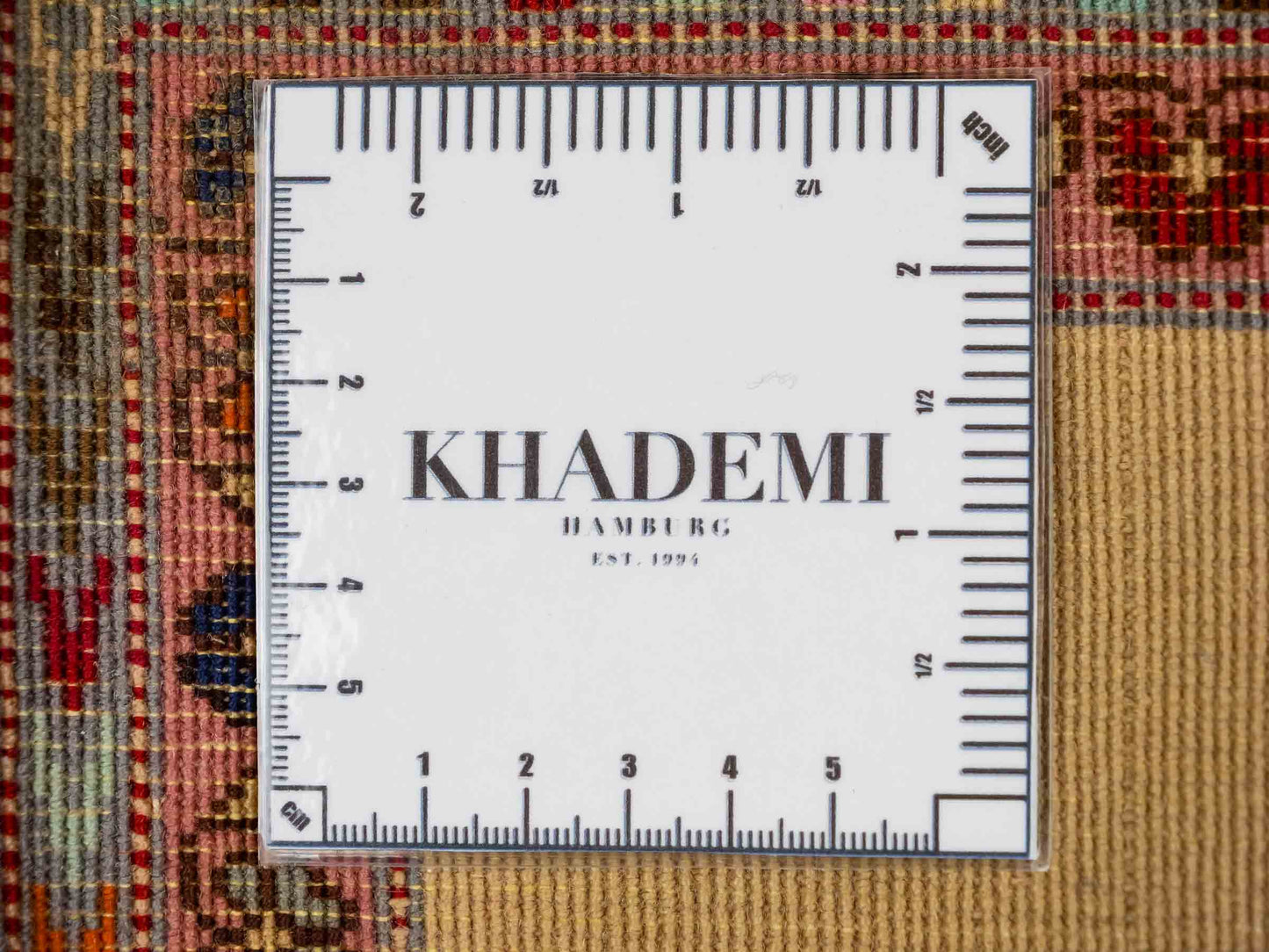 Antiker, handgeknüpfter Afghan Orientteppich aus Wolle von Khademi. Größe: 40 x 40 cm. Farbe: Beige. Verkauf durch JUPITER Intl.