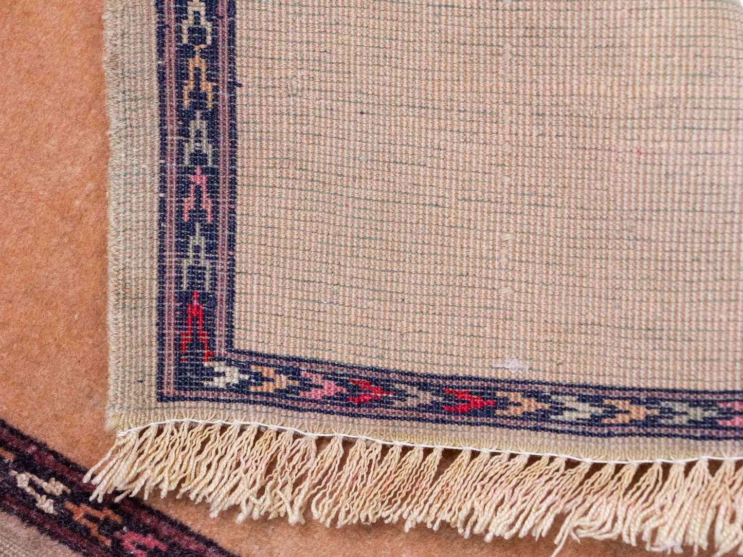 Antiker, handgeknüpfter Afghan Orientteppich aus Wolle von Khademi. Größe: 40 x 40 cm. Farbe: Beige. Verkauf durch JUPITER Intl.