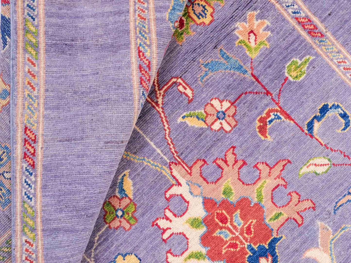 Feiner, handgeknüpfter Design Ziegler Chobi Orientteppich aus reiner Wolle mit geometrischem Feldmuster und figuralen Details von Khademi. Größe: 182 x 121 cm. Farbe: Graublau. RB3-B2662. Ursprung: Afghanistan. Verkauf durch JUPITER Intl.