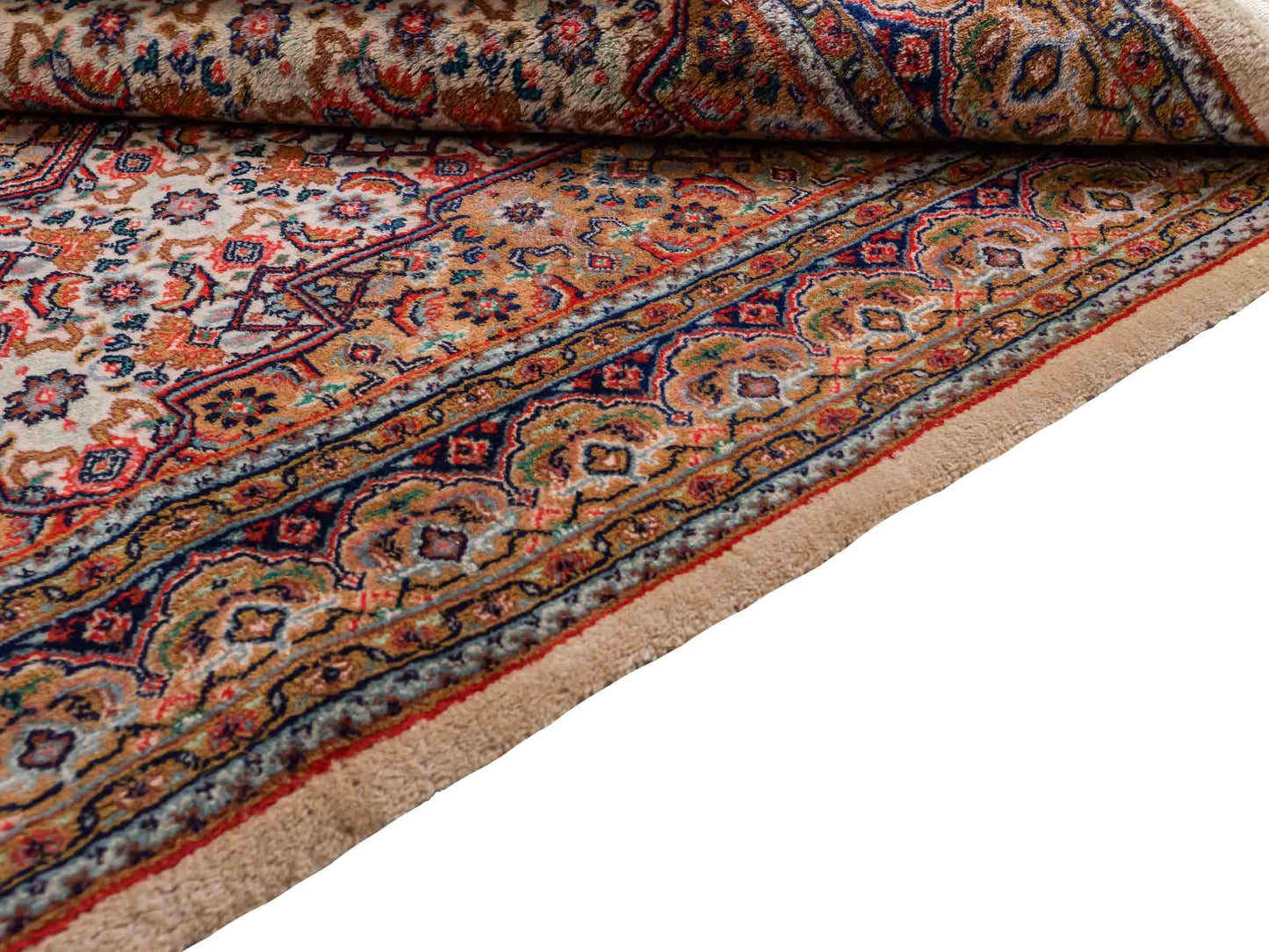 Feiner, handgeknüpfter Indo Bidjar Orientteppich aus Wolle von Khademi. Größe: 209 x 147 cm. Farbe: Creme, beige. Verkauf durch JUPITER Intl.