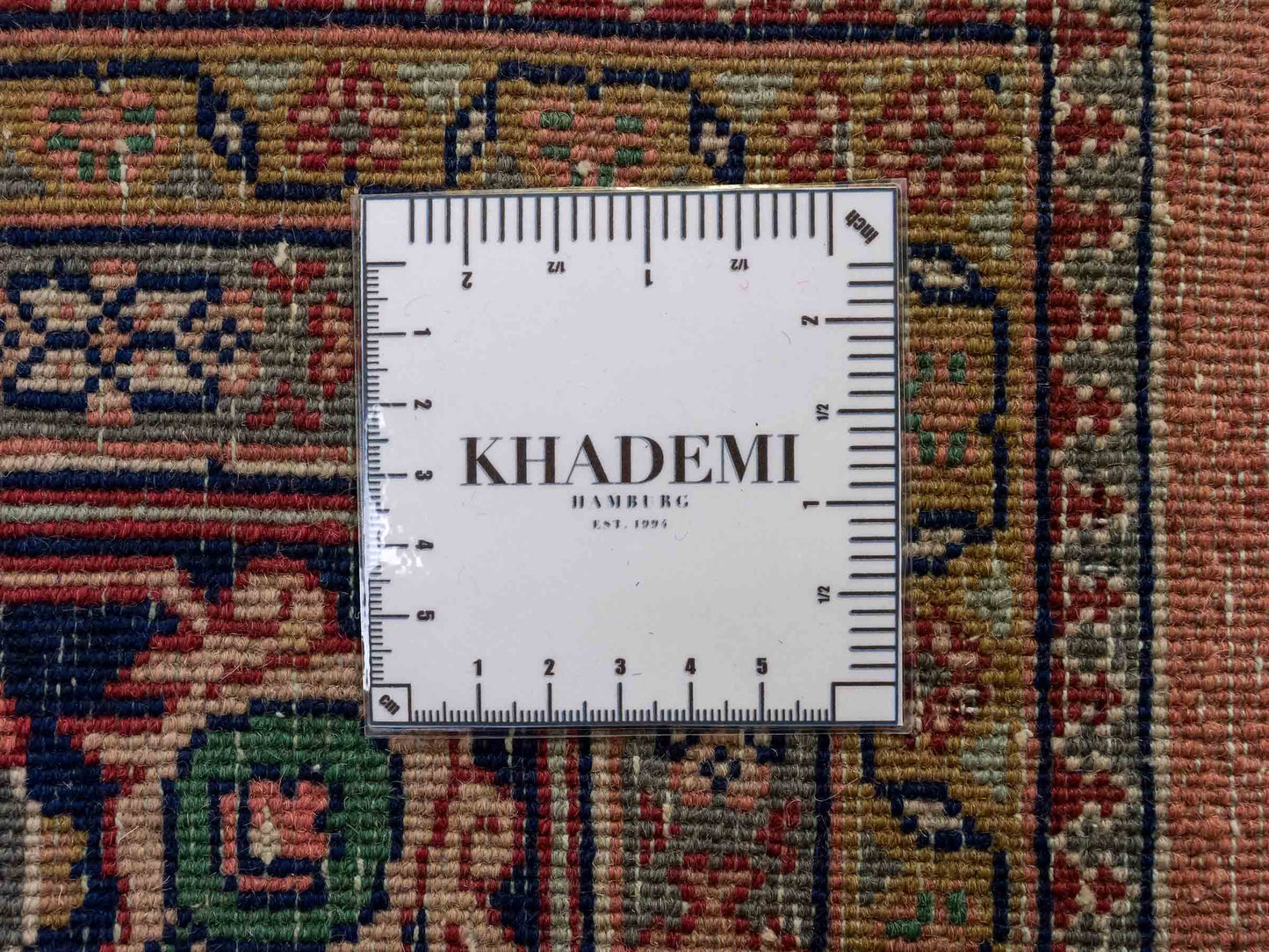 Feiner, handgeknüpfter Indo Bidjar Orientteppich aus reiner Wolle mit geometrischem Medaillon von Khademi. Größe: 234 x 174 cm. Farbe: Orange, braun. RB3-972. Ursprung: Indien. Verkauf durch JUPITER Intl.