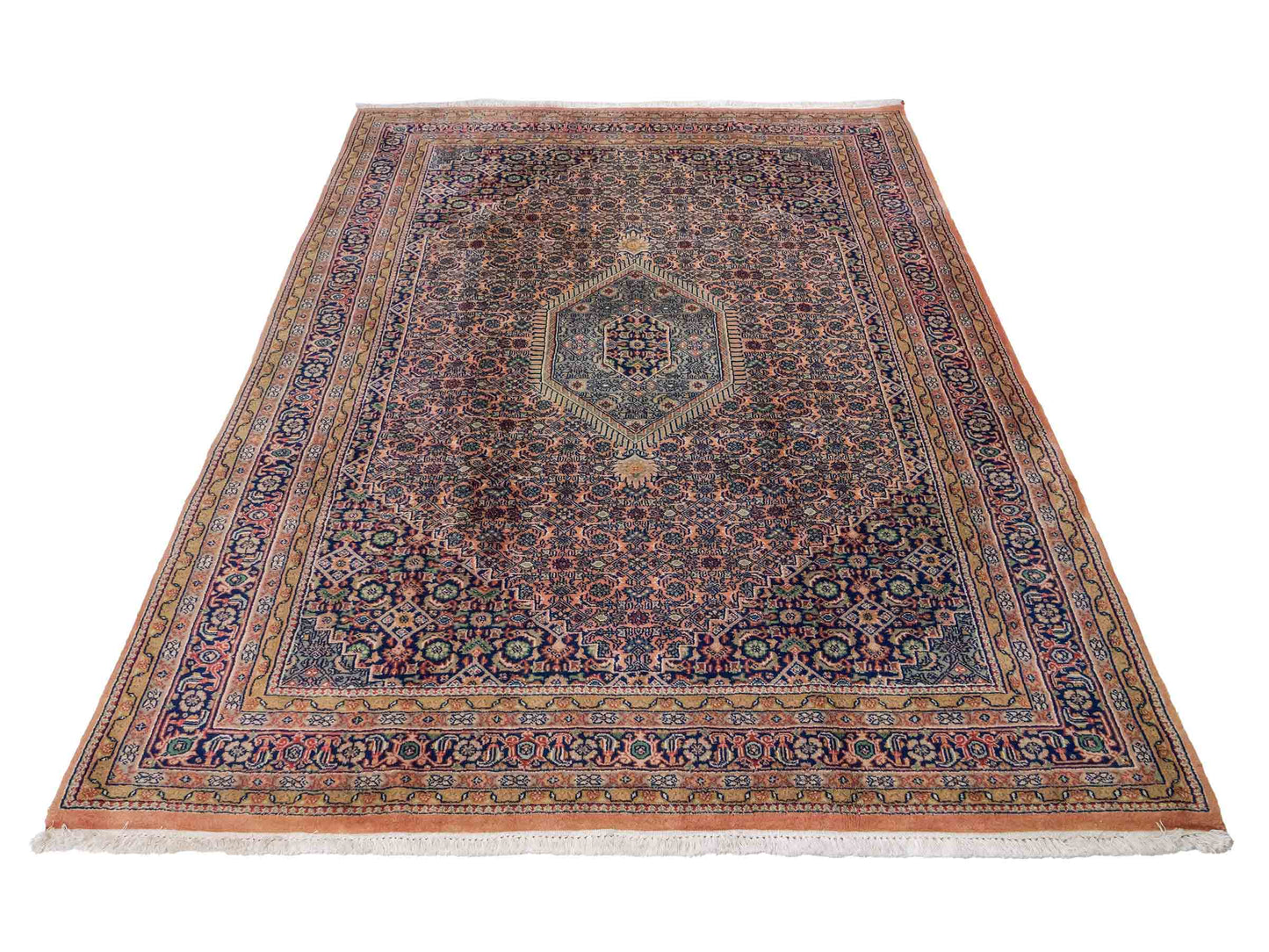 Feiner, handgeknüpfter Indo Bidjar Orientteppich aus reiner Wolle mit geometrischem Medaillon von Khademi. Größe: 234 x 174 cm. Farbe: Orange, braun. RB3-972. Ursprung: Indien. Verkauf durch JUPITER Intl.