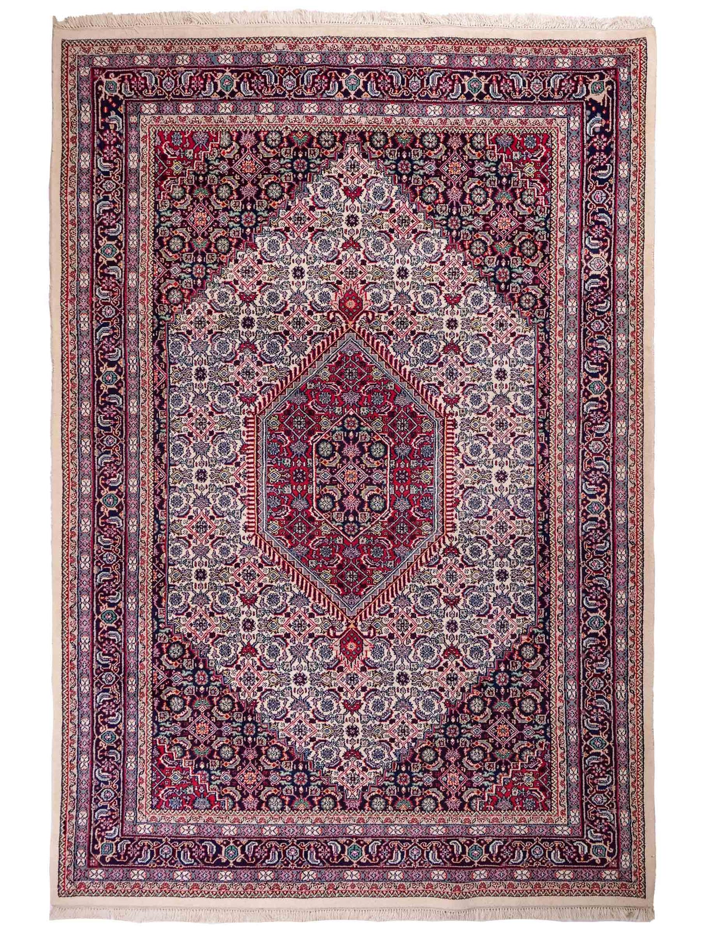 Feiner, handgeknüpfter Indo Bidjar Orientteppich aus reiner Wolle mit geometrischem Medaillon von Khademi. Größe: 174 x 190 cm. Farbe: Weiß, blau, rot. RB3-1618. Ursprung: Indien. Verkauf durch JUPITER Intl.