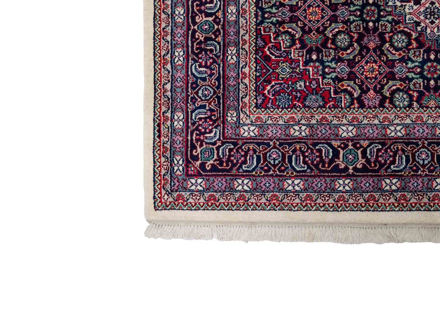 Feiner, handgeknüpfter Indo Bidjar Orientteppich aus reiner Wolle mit geometrischem Medaillon von Khademi. Größe: 174 x 190 cm. Farbe: Weiß, blau, rot. RB3-1618. Ursprung: Indien. Verkauf durch JUPITER Intl.