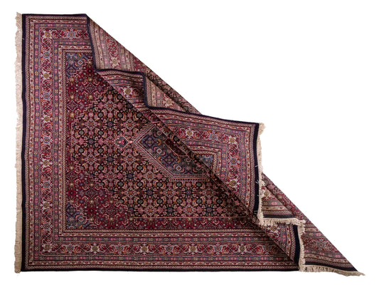 Feiner, handgeknüpfter Indo Bidjar Orientteppich aus Wolle von Khademi. Größe 291 x 247 cm. Farbe: Blau, rot. Verkauf durch JUPITER Intl.