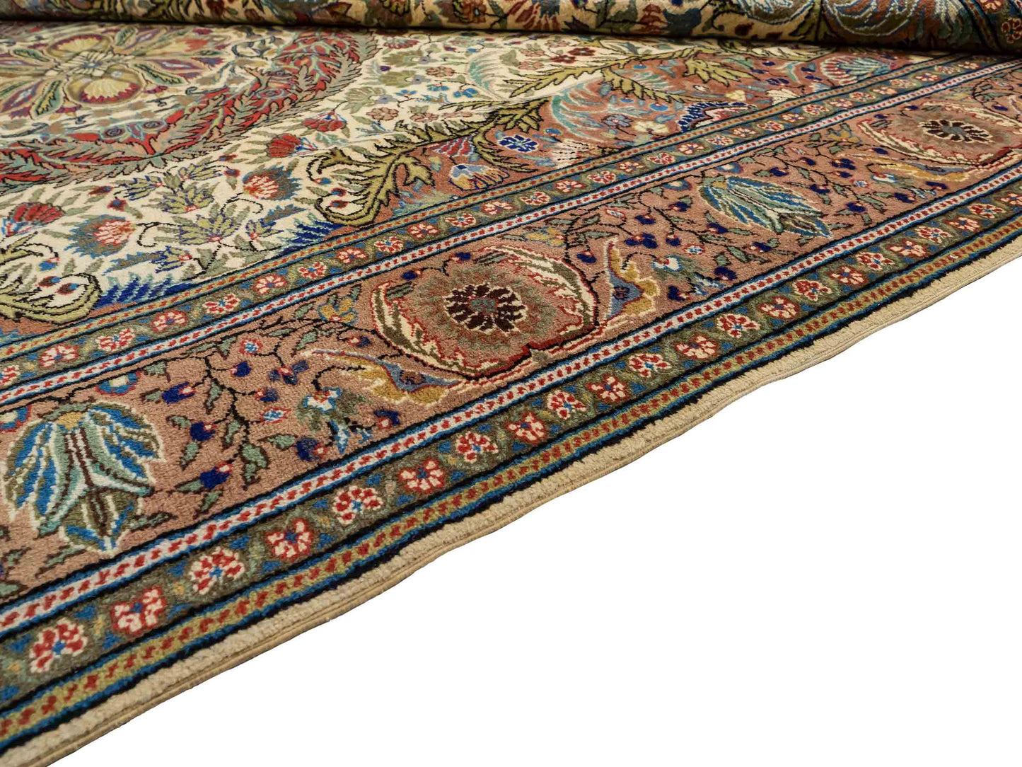 Feiner, handgeknüpfter Indo Ghom Orientteppich von Khademi aus Wolle. Größe: 290 x 190 cm. Farbe: Creme, beige, braun. Verkauf durch JUPITER Intl.
