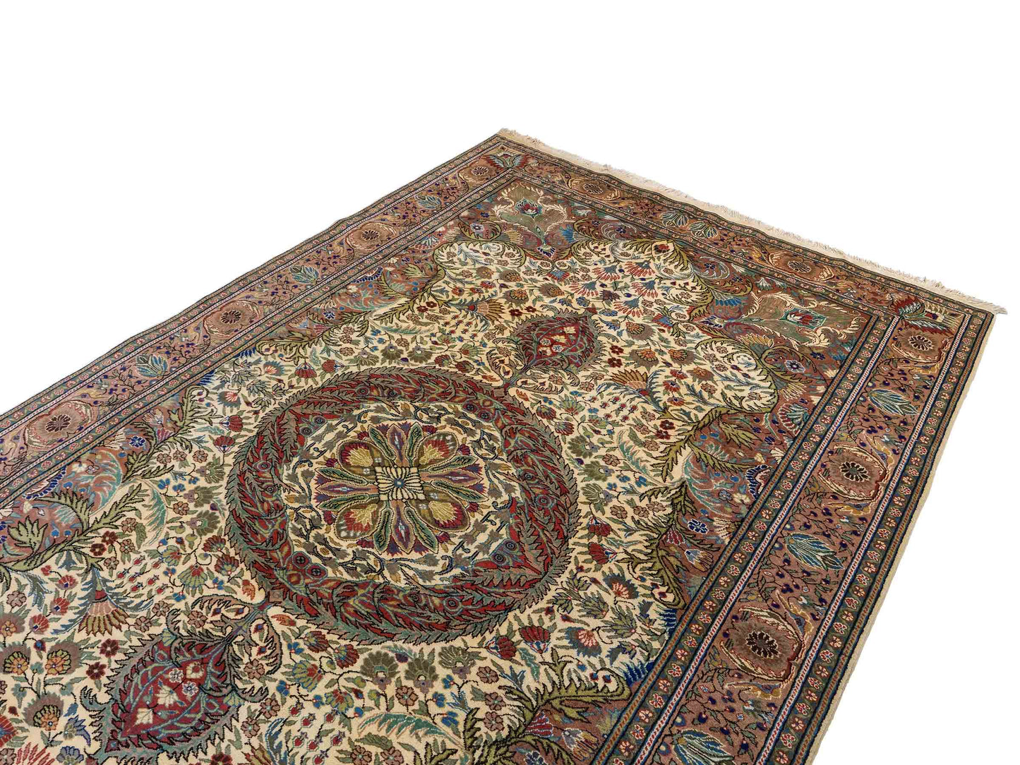 Feiner, handgeknüpfter Indo Ghom Orientteppich von Khademi aus Wolle. Größe: 290 x 190 cm. Farbe: Creme, beige, braun. Verkauf durch JUPITER Intl.