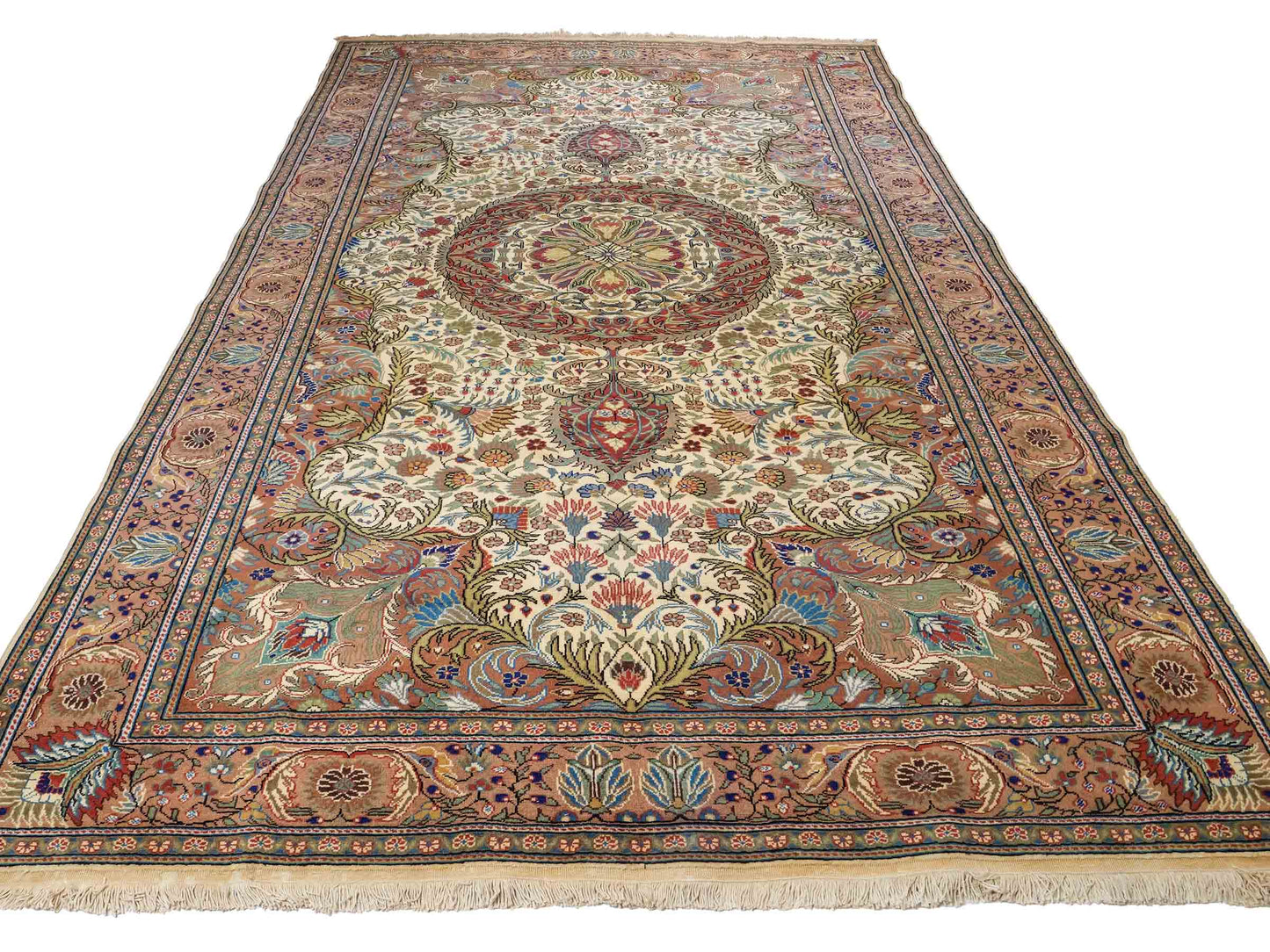 Feiner, handgeknüpfter Indo Ghom Orientteppich von Khademi aus Wolle. Größe: 290 x 190 cm. Farbe: Creme, beige, braun. Verkauf durch JUPITER Intl.