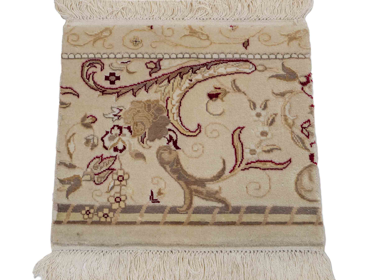 Sehr feiner, handgeknüpfter Khademi Orientteppich mit Haj Jalili Design aus Wolle mit Viskose, weiß, creme, rot. 40x39 cm. Verkauf durch Jupiter Intl.