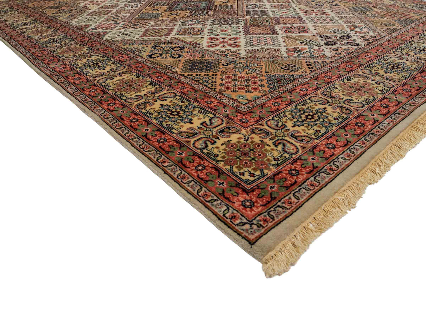 Sehr feiner, handgeknüpfter, indischer Khademi Orientteppich mit Keshan Design aus Wolle, beige. 245x172 cm. Vertrieb durch Jupiter Intl.