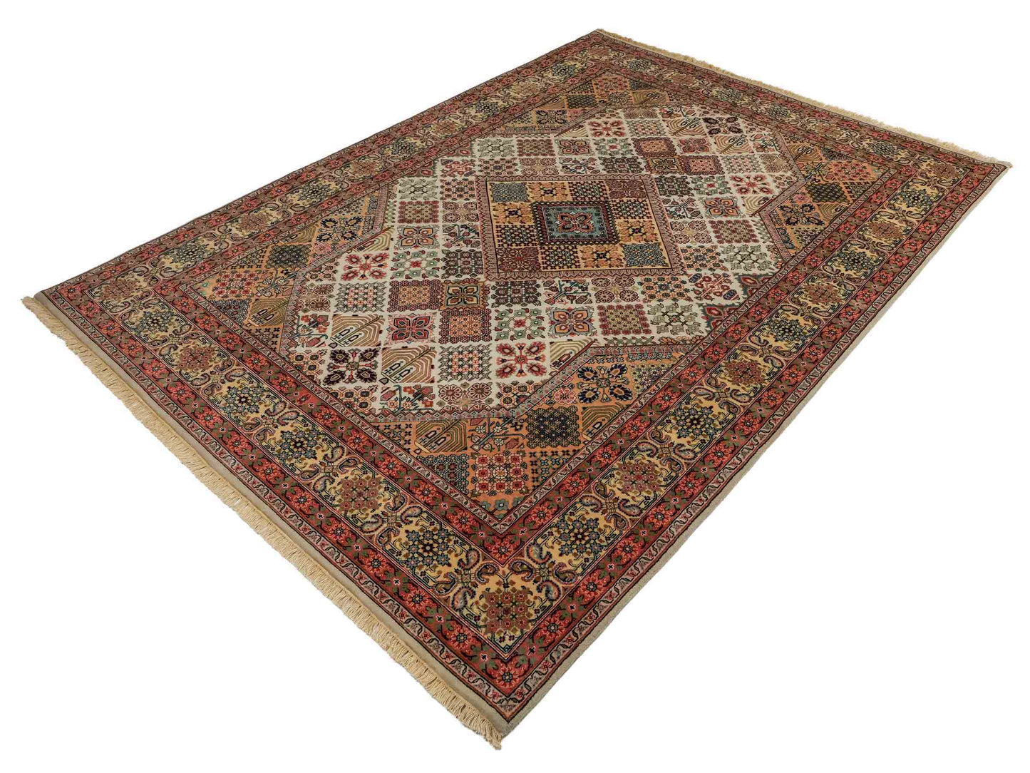 Sehr feiner, handgeknüpfter, indischer Khademi Orientteppich mit Keshan Design aus Wolle, beige. 245x172 cm. Vertrieb durch Jupiter Intl.