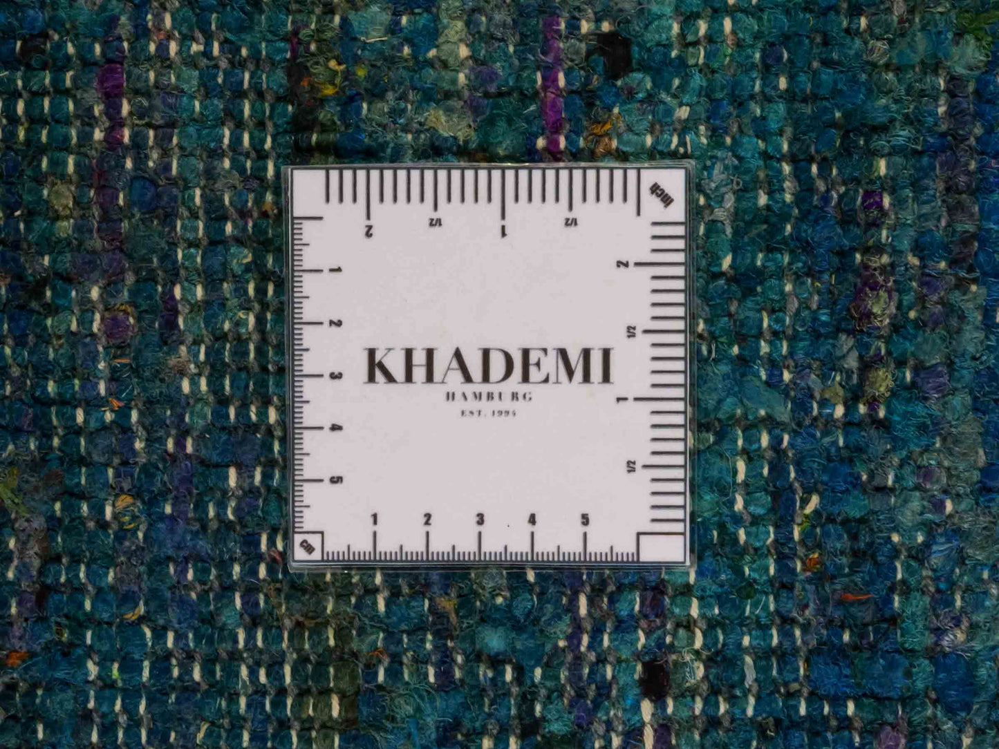 Moderner, handgeknüpfter Indo Loribaft Orientteppich von Khademi aus Sari Seide, blau, grün, gelb. Nomadisches Lebensbaum-Design. Von Hand geknüpft in Indien. Größe: 235x164cm. Teppichnummer: KB4-1505. Verkauf durch Jupiter Intl.