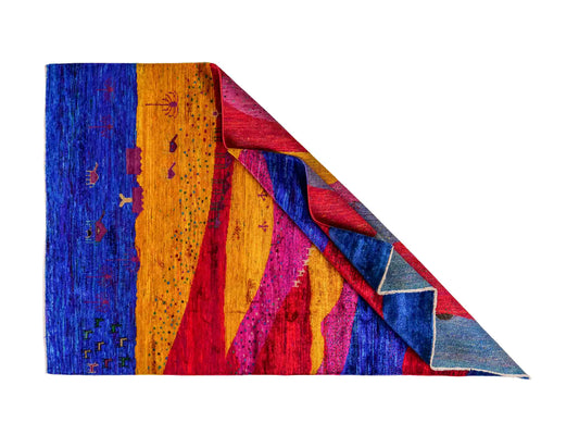 Moderner, handgeknüpfter Indo Loribaft Orientteppich von Khademi aus Sari Seide, blau, gelb, rot. Abstraktes Nomaden-Design. Von Hand geknüpft in Indien. Größe: 262x172cm. Teppichnummer: KB4-1502. Verkauf durch Jupiter Intl.