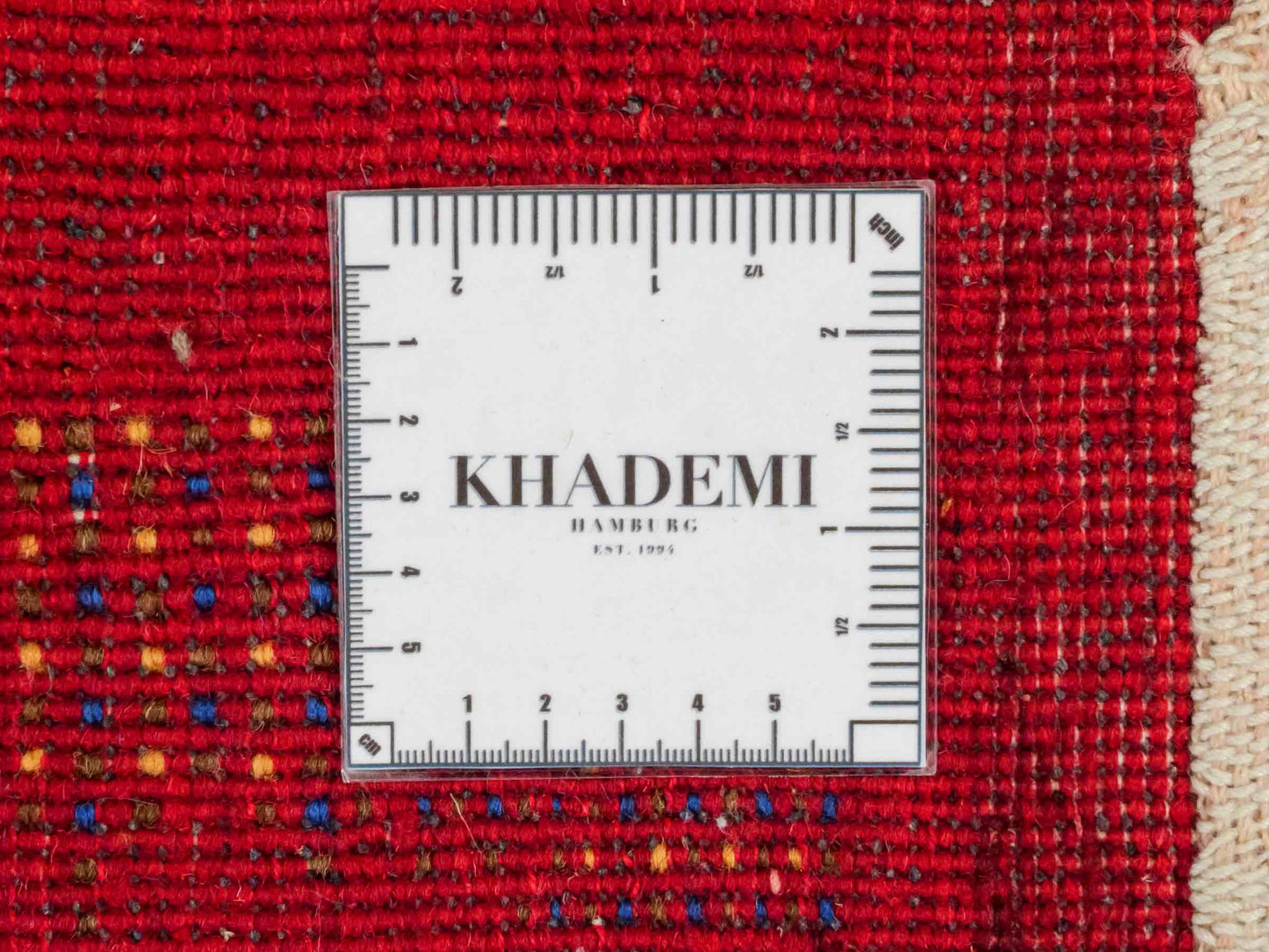 Handgeknüpfter Indo Loribaft Orientteppich von Khademi aus Wolle, rot. Geometrisches Nomaden-Design. Von Hand geknüpft in Indien. Größe: 100x61cm. Teppichnummer: KB4-1760. Verkauf durch Jupiter Intl.