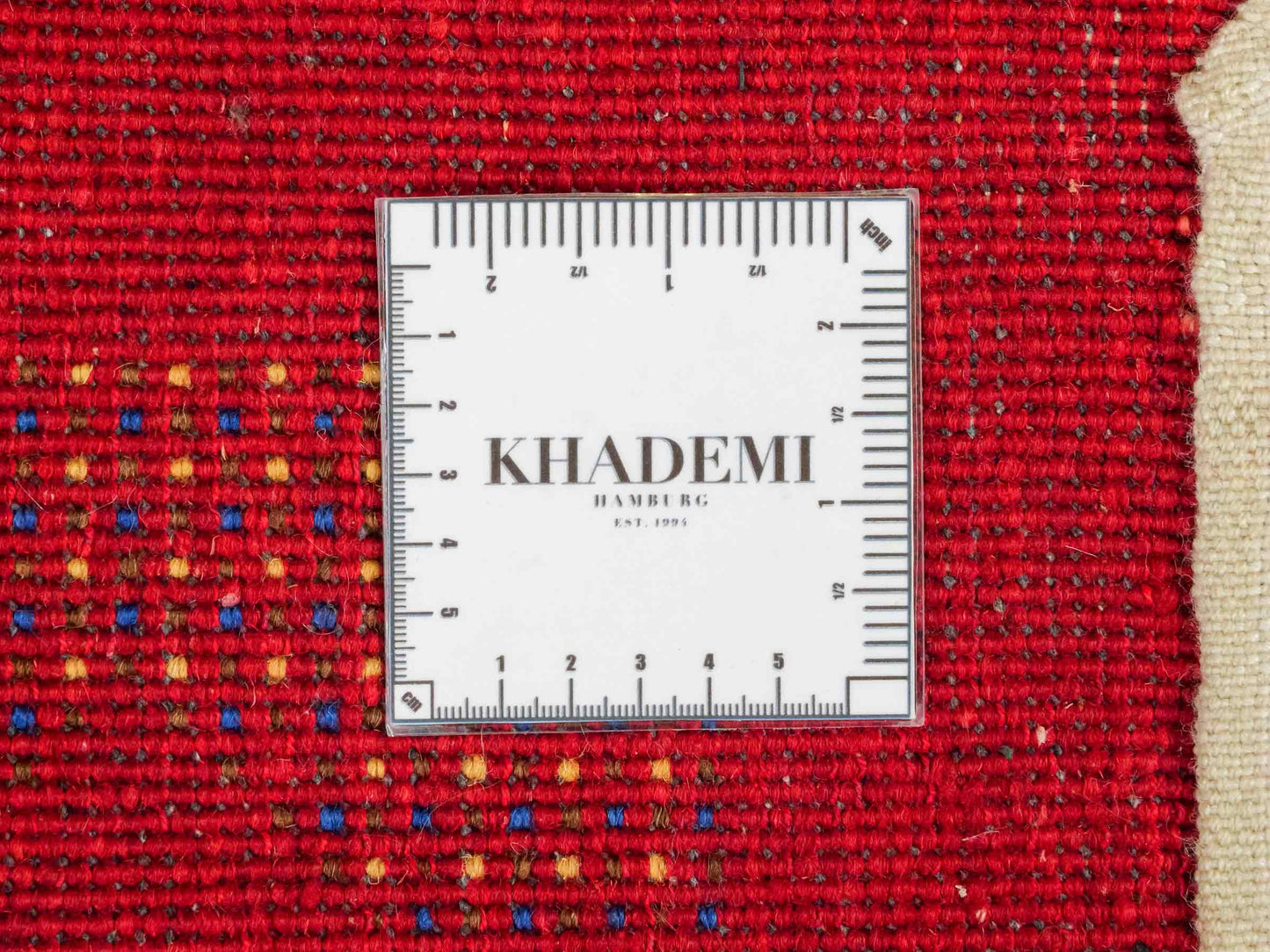 Handgeknüpfter Indo Loribaft Orientteppich von Khademi aus Wolle, rot. Geometrisches Nomaden-Design. Von Hand geknüpft in Indien. Größe: 93x63cm. Teppichnummer: KB4-1733. Verkauf durch Jupiter Intl.