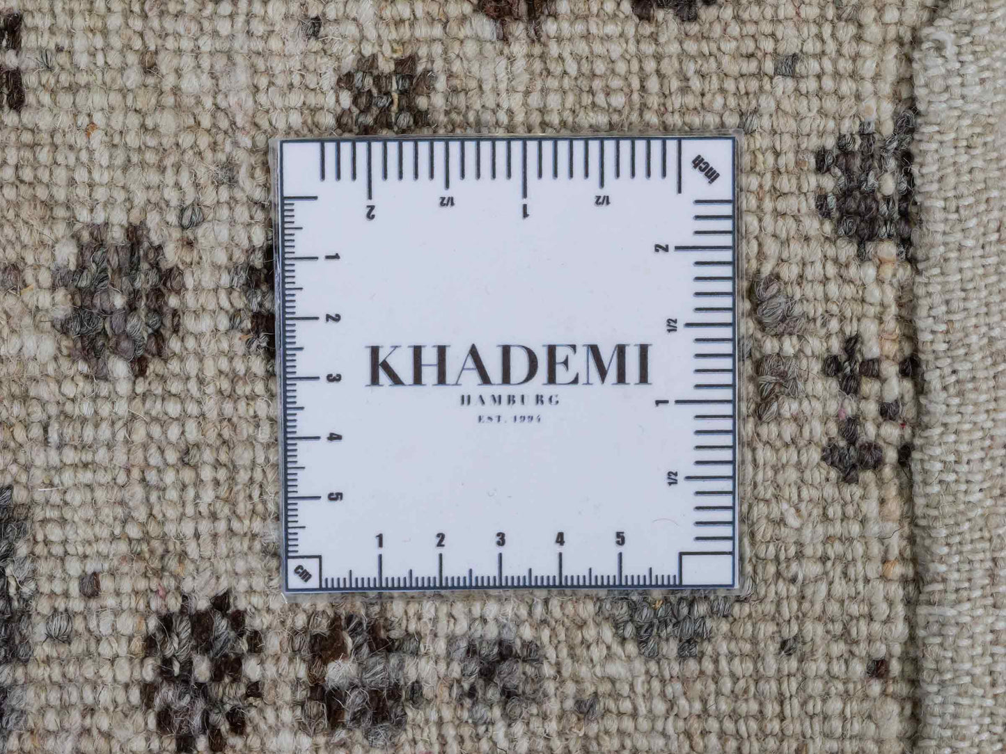 Handgeknüpfter Indo Loribaft Orientteppich von Khademi aus Wolle, cremeweiß. Florales Nomaden-Design. Von Hand geknüpft in Indien. Größe: 95x62cm. Teppichnummer: KB4-1727. Verkauf durch Jupiter Intl.