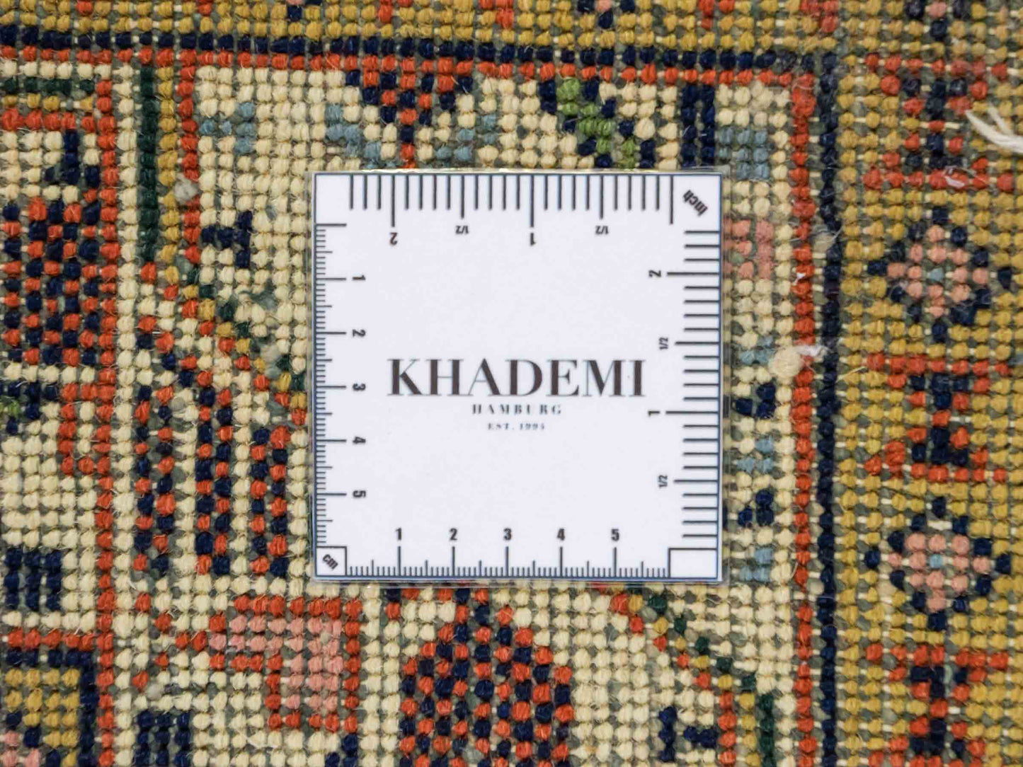 Feiner, handgeknüpfter Indo Sarough Mir Orientteppich aus Wolle von Khademi. Größe 202 x 125 cm. Farbe: Grün, rot, beige, cremeweiß. Verkauf durch JUPITER Intl.