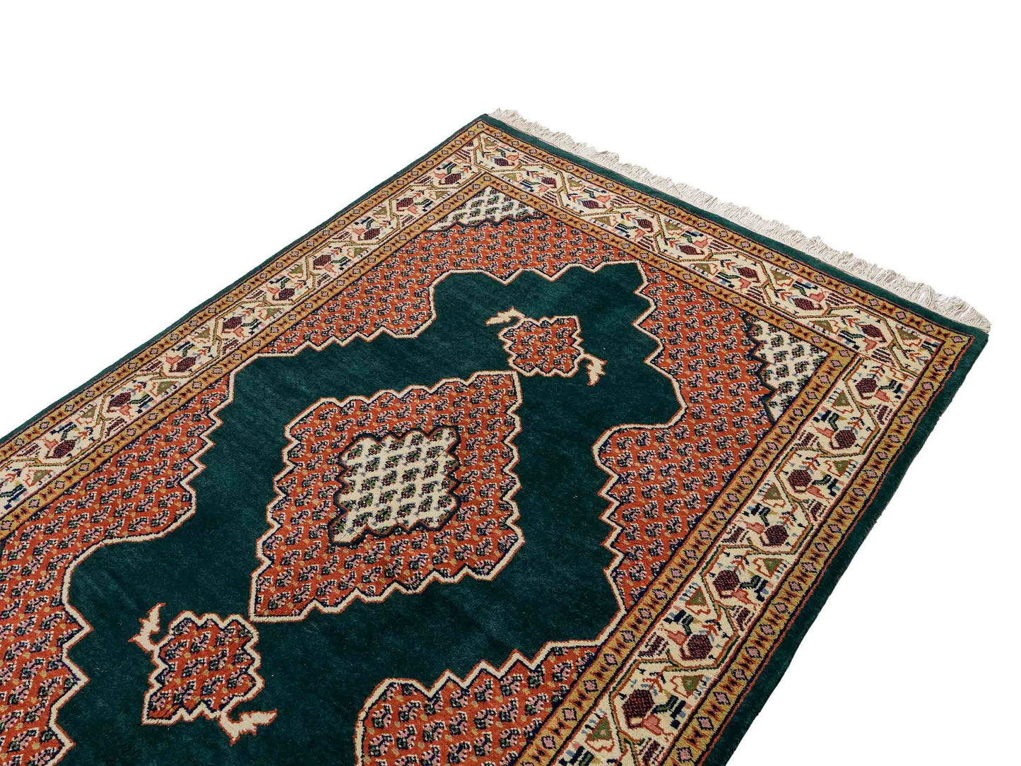 Feiner, handgeknüpfter Indo Sarough Mir Orientteppich aus Wolle von Khademi. Größe 202 x 125 cm. Farbe: Grün, rot, beige, cremeweiß. Verkauf durch JUPITER Intl.