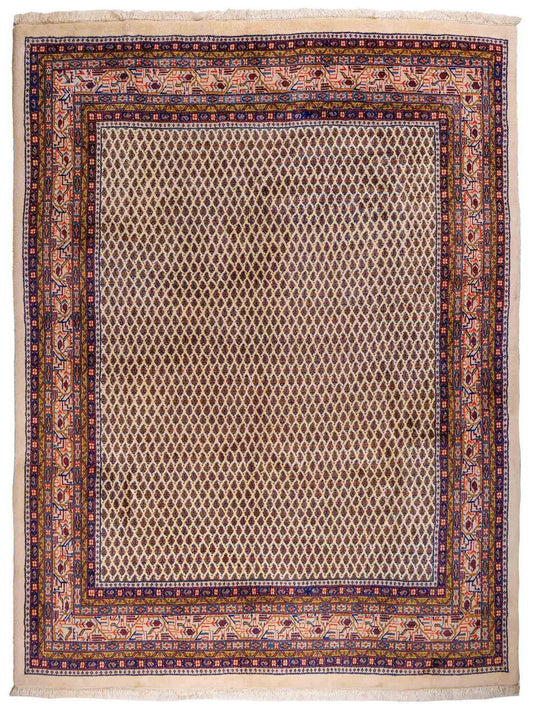 Feiner, handgeknüpfter indischer Sarough Mir Wollteppich von Khademi. Größe: 252 x 204 cm. Farbe: Cremeweiß. Verkauf durch JUPITER Intl.