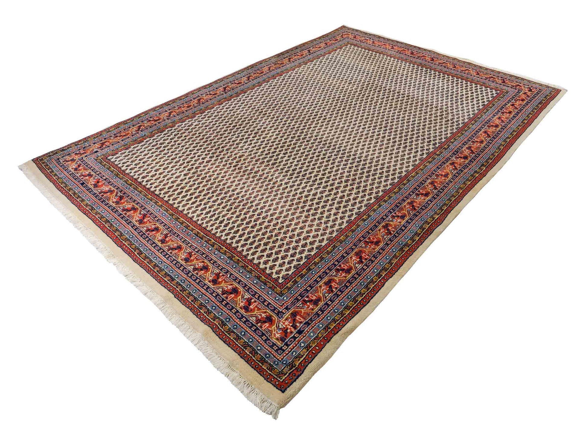 Feiner, handgeknüpfter indischer Sarough Mir Wollteppich von Khademi. Größe: 297 x 202 cm. Farbe: Cremeweiß. Verkauf durch JUPITER Intl.