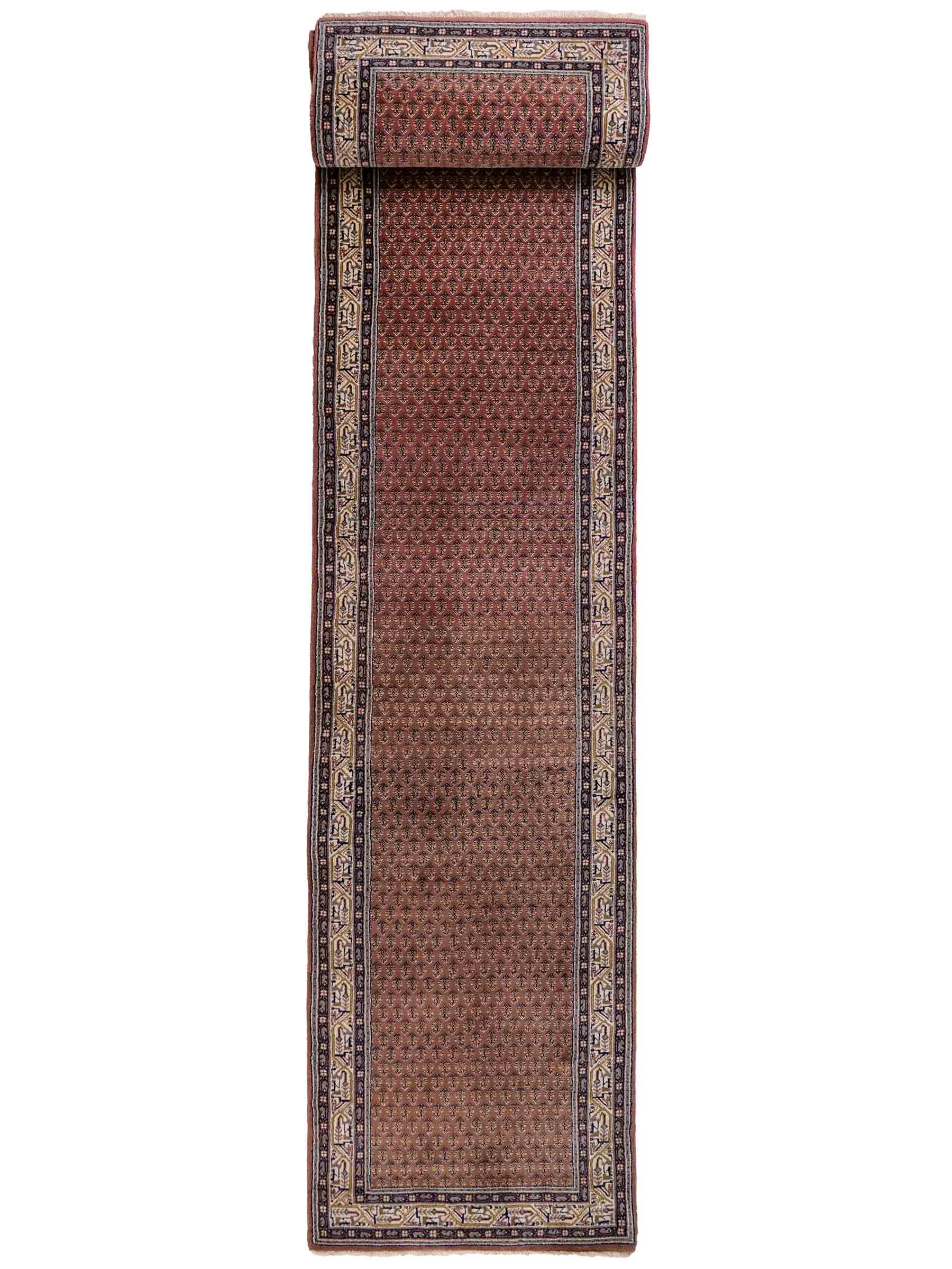 Feiner, handgeknüpfter Indo Sarough Mir Orientteppich Läufer aus Wolle von Khademi. Größe 403 x 80 cm. Farbe: Rot, cremeweiß. Verkauf durch JUPITER Intl.