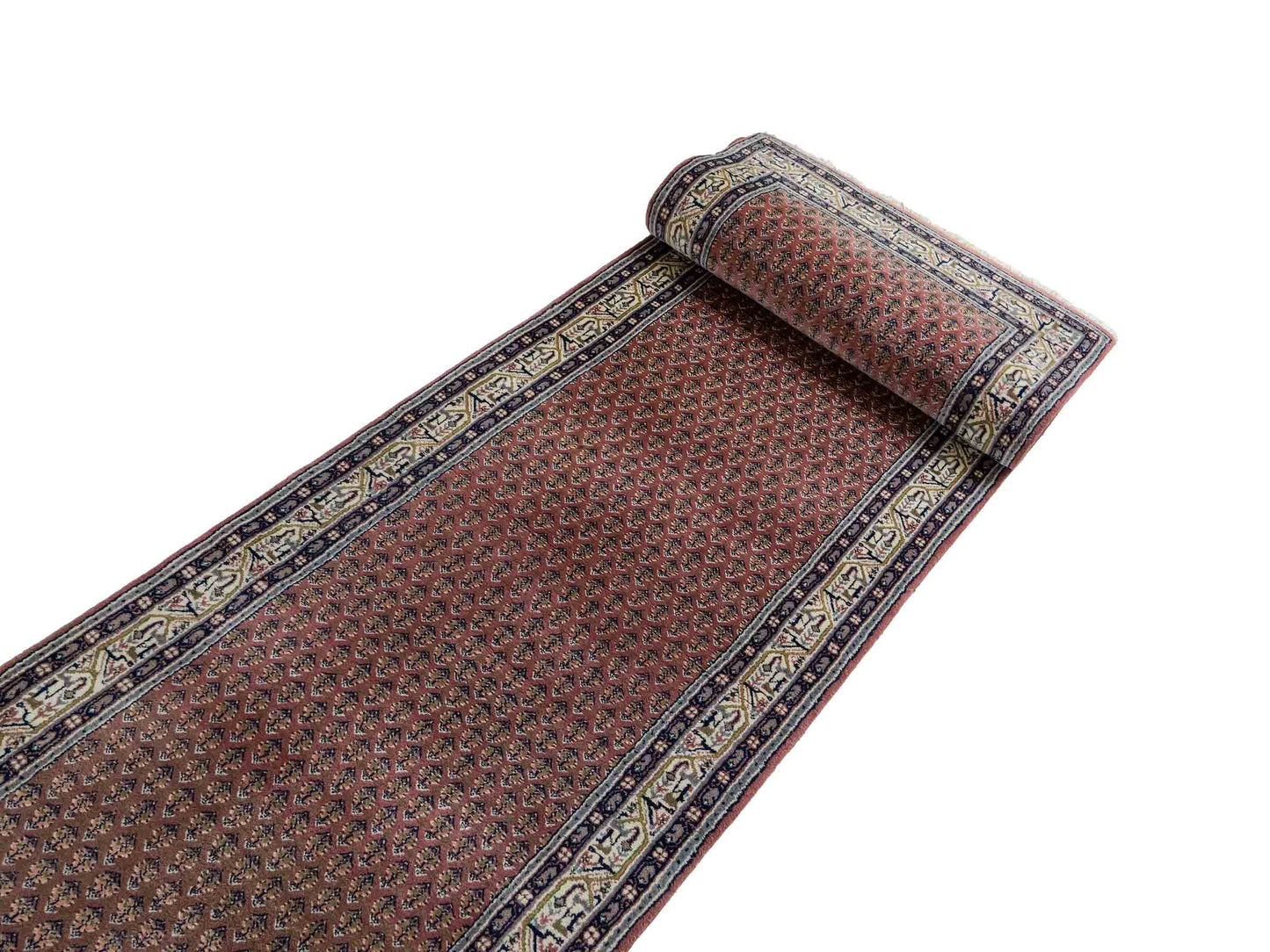 Feiner, handgeknüpfter Indo Sarough Mir Orientteppich Läufer aus Wolle von Khademi. Größe 403 x 80 cm. Farbe: Rot, cremeweiß. Verkauf durch JUPITER Intl.