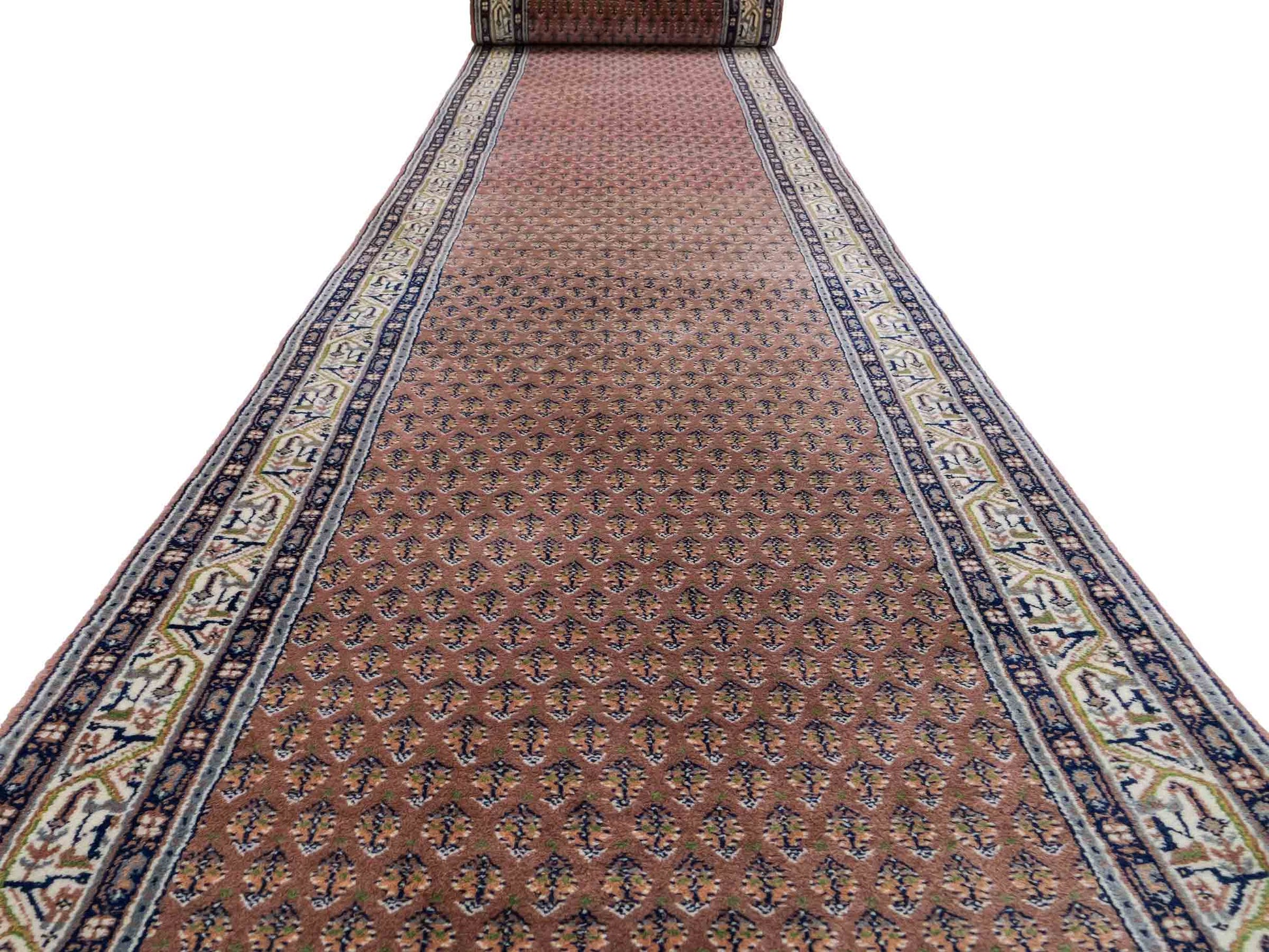 Feiner, handgeknüpfter Indo Sarough Mir Orientteppich Läufer aus Wolle von Khademi. Größe 403 x 80 cm. Farbe: Rot, cremeweiß. Verkauf durch JUPITER Intl.