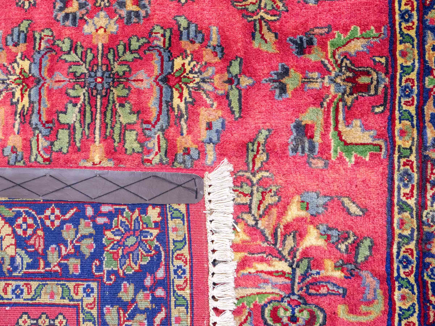 Handgeknüpfter, indischer Orientteppich mit Sarough Design von Khademi aus Wolle, rot. 172x116 cm. Verkauf durch Jupiter Intl.