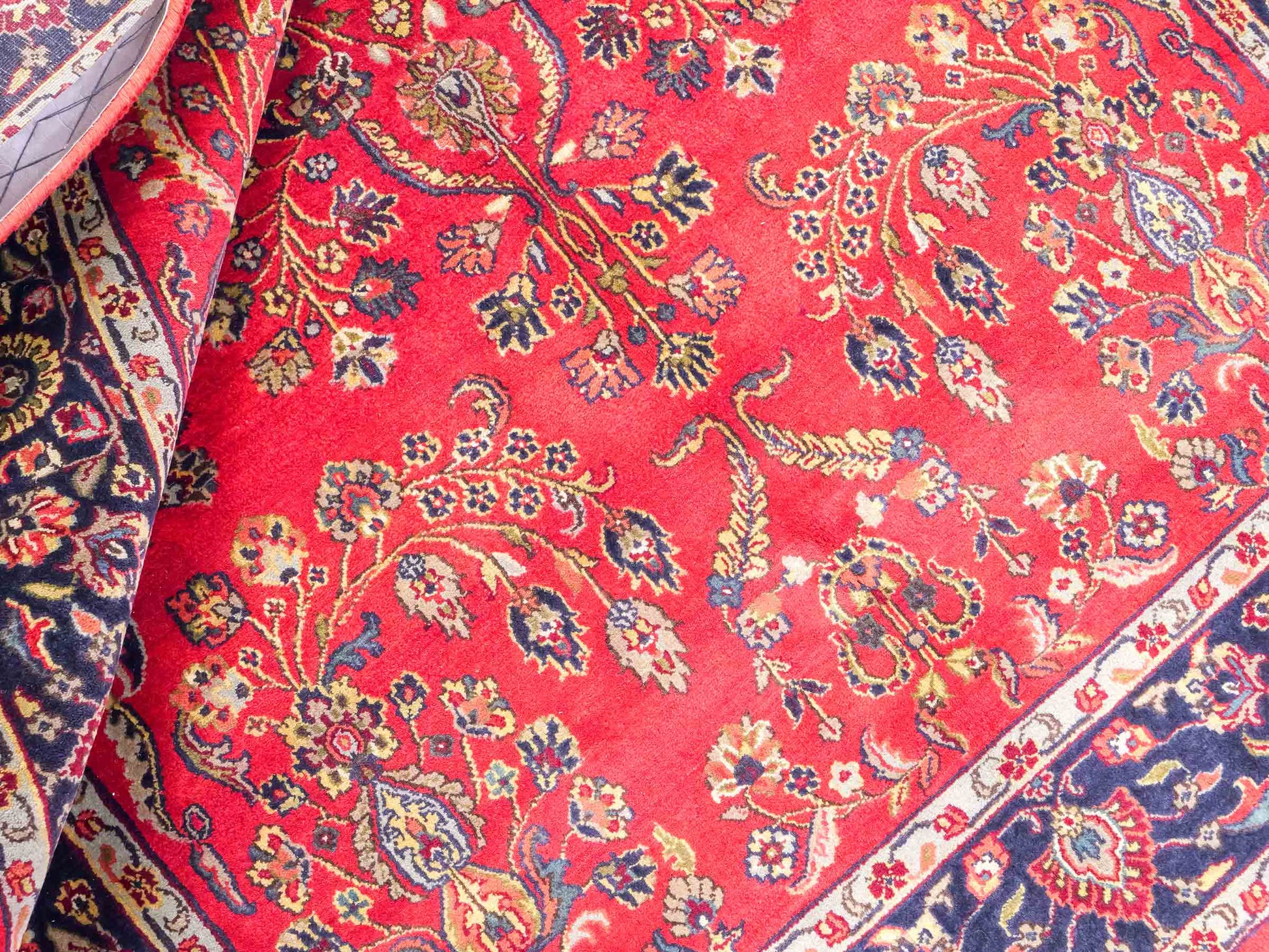 Handgeknüpfter, indischer Orientteppich mit Sarough Design von Khademi aus Wolle, rot. 215x154 cm. Verkauf durch Jupiter Intl.