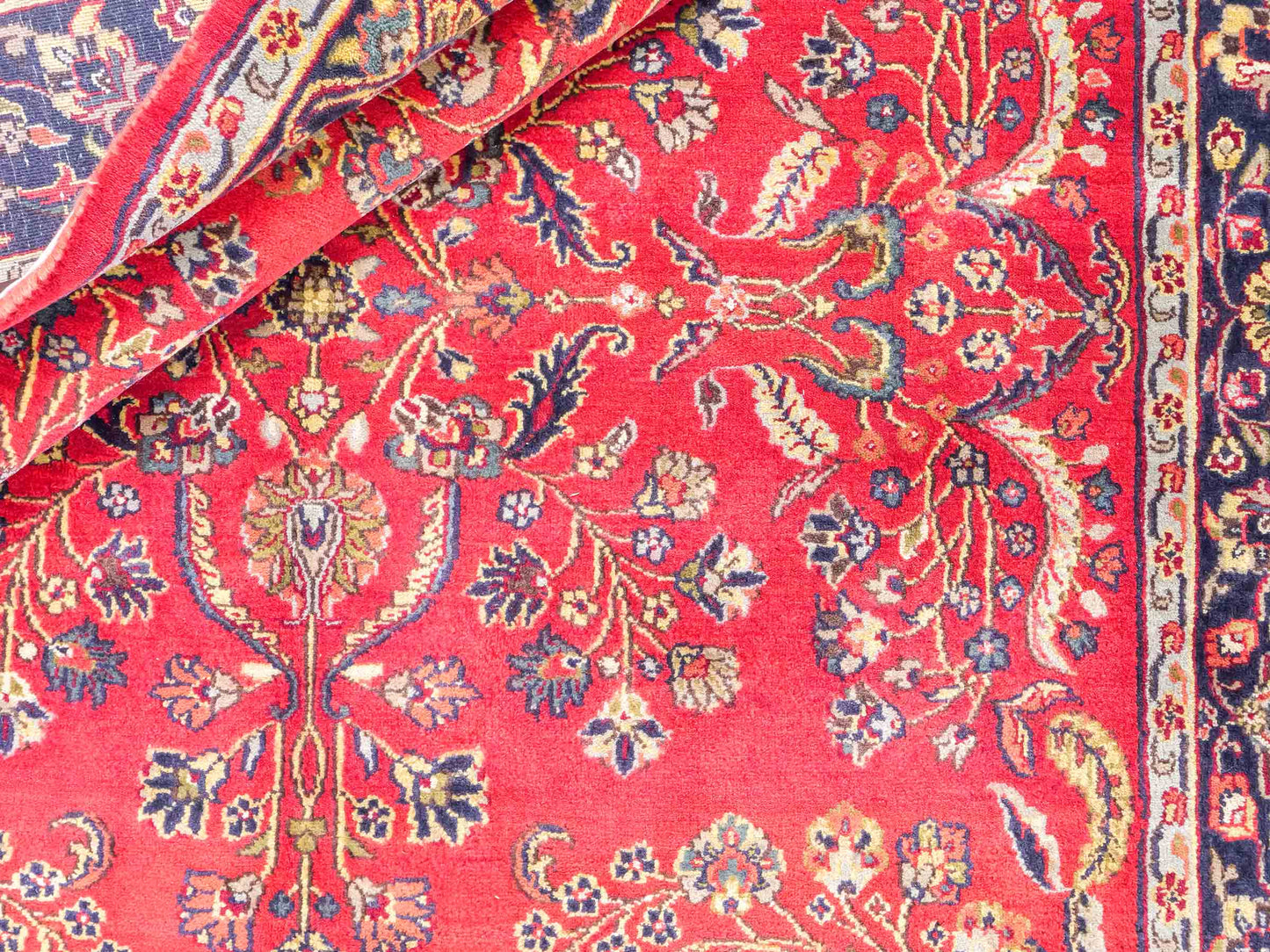 Handgeknüpfter, indischer Orientteppich mit Sarough Design von Khademi aus Wolle, rot. 215x154 cm. Verkauf durch Jupiter Intl.