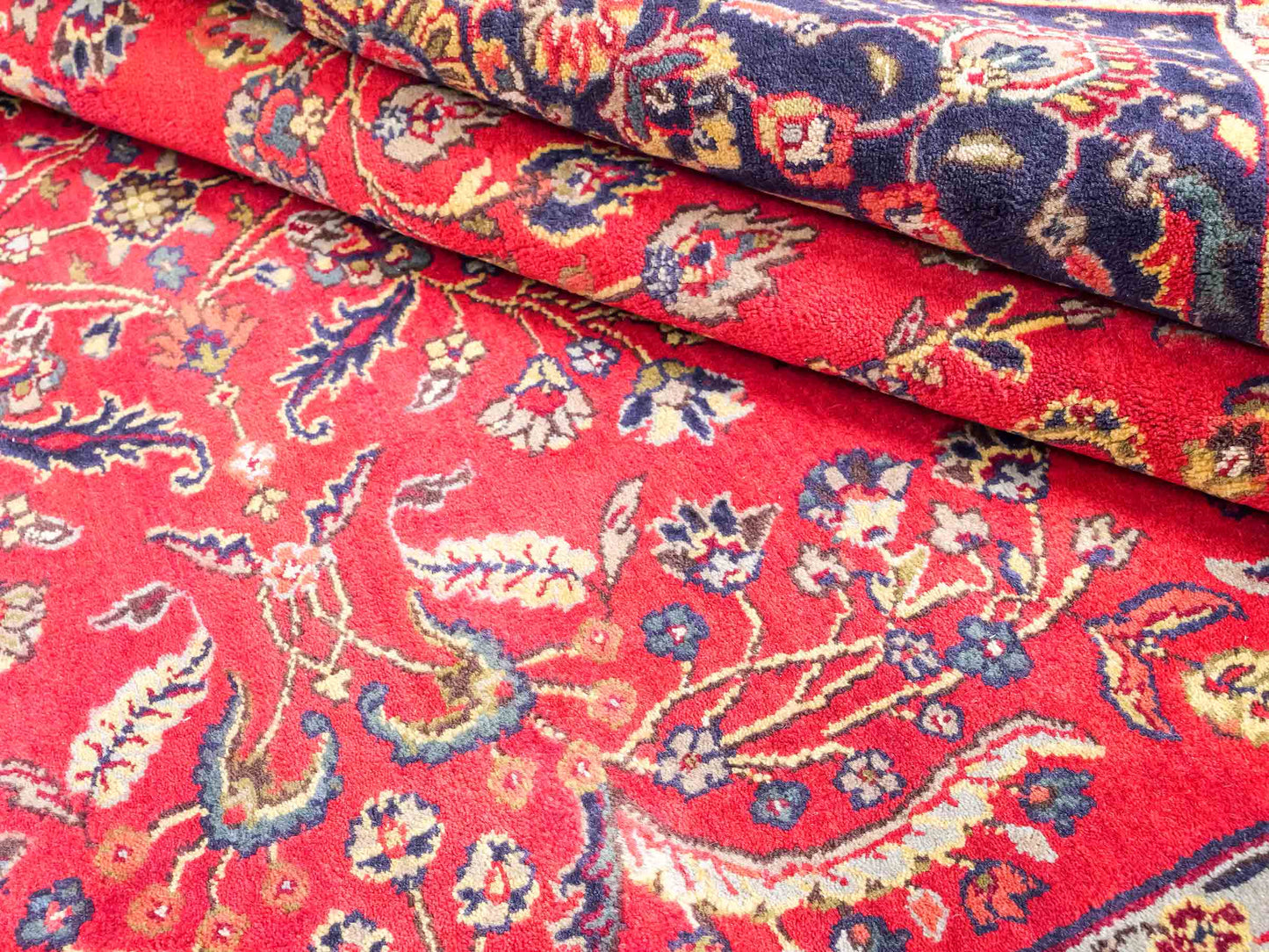 Handgeknüpfter, indischer Orientteppich mit Sarough Design von Khademi aus Wolle, rot. 215x154 cm. Verkauf durch Jupiter Intl.