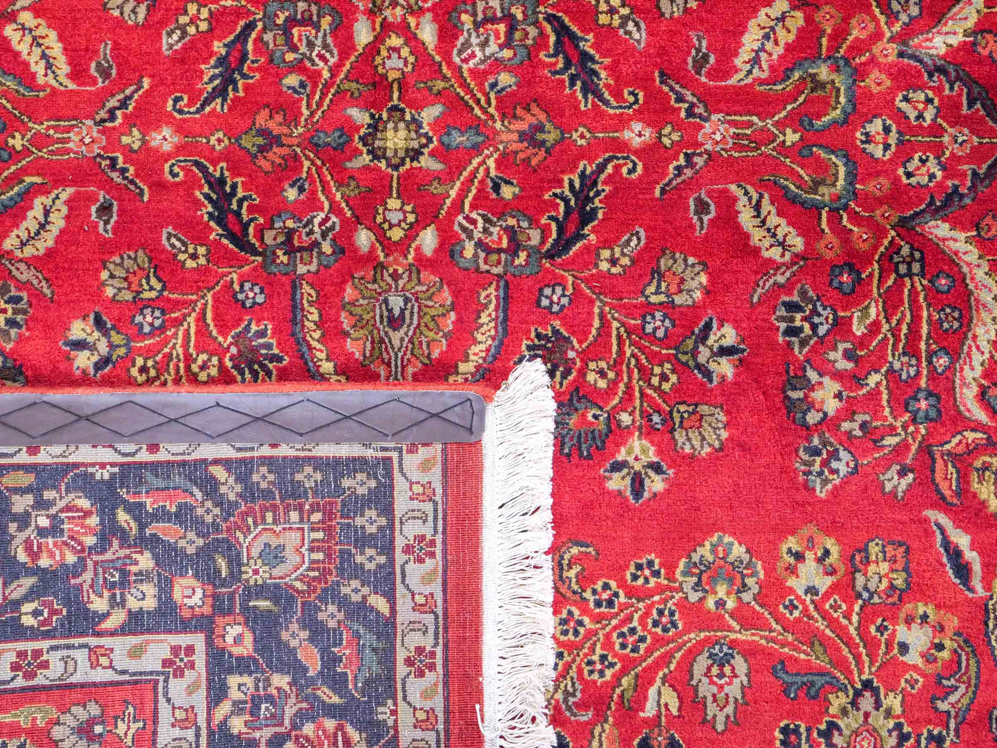 Handgeknüpfter, indischer Orientteppich mit Sarough Design von Khademi aus Wolle, rot. 215x154 cm. Verkauf durch Jupiter Intl.