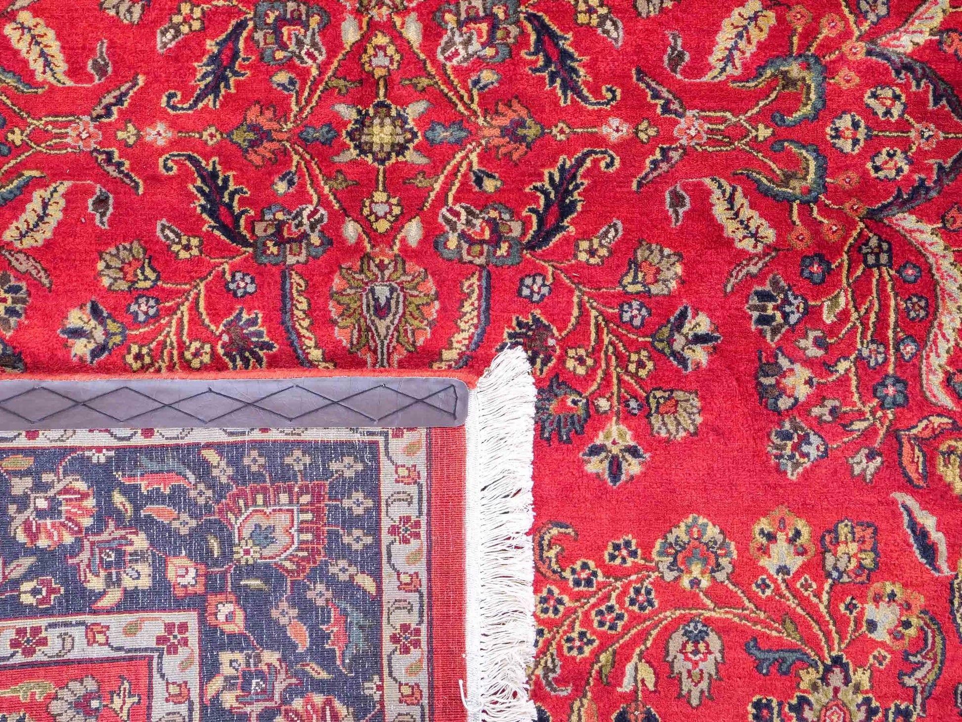 Handgeknüpfter, indischer Orientteppich mit Sarough Design von Khademi aus Wolle, rot. 215x154 cm. Verkauf durch Jupiter Intl.
