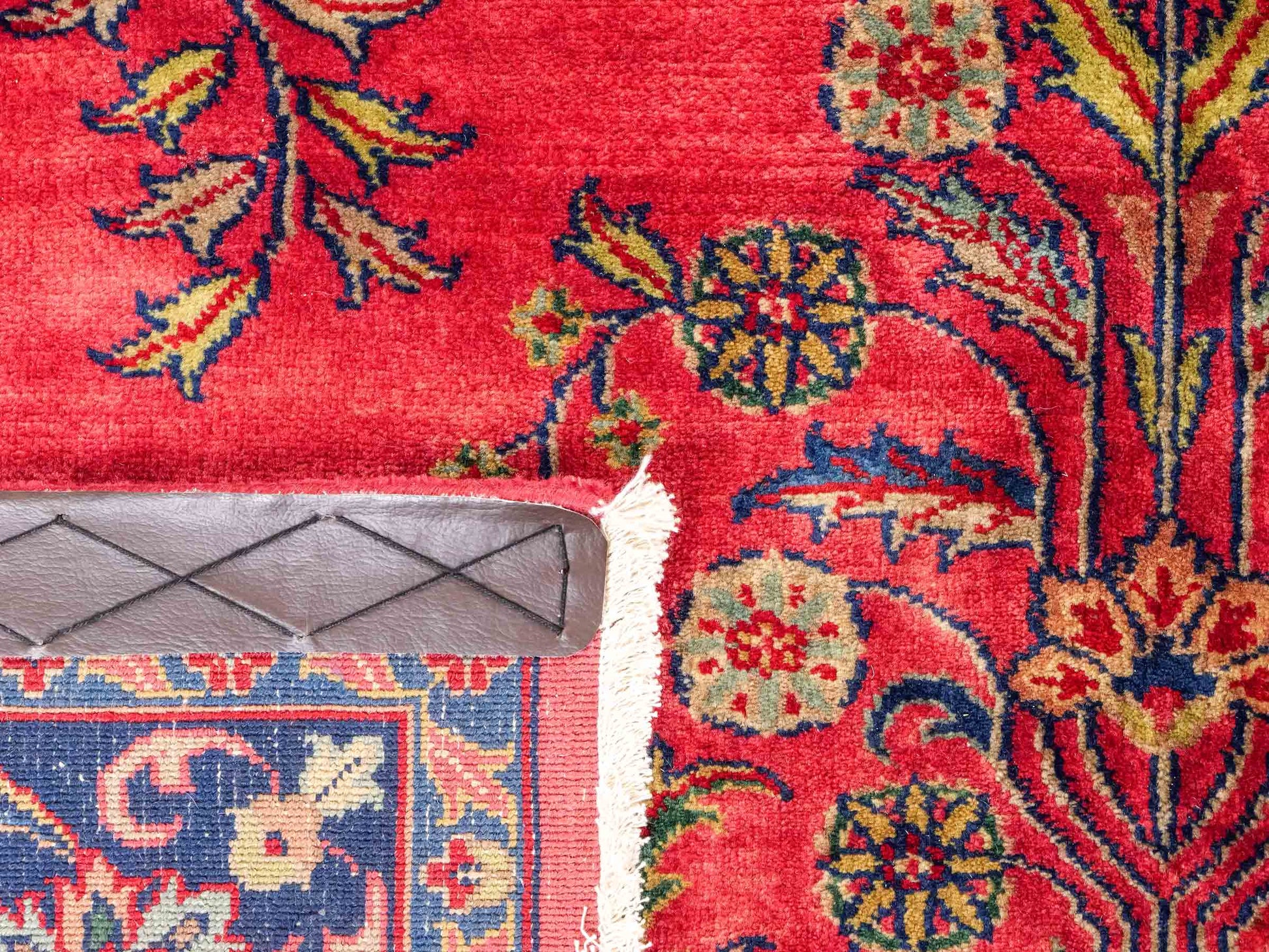 Handgeknüpfter indischer Orientteppich mit Sarough Design von Khademi aus Wolle, rot. 237x170 cm. Verkauf durch Jupiter Intl.