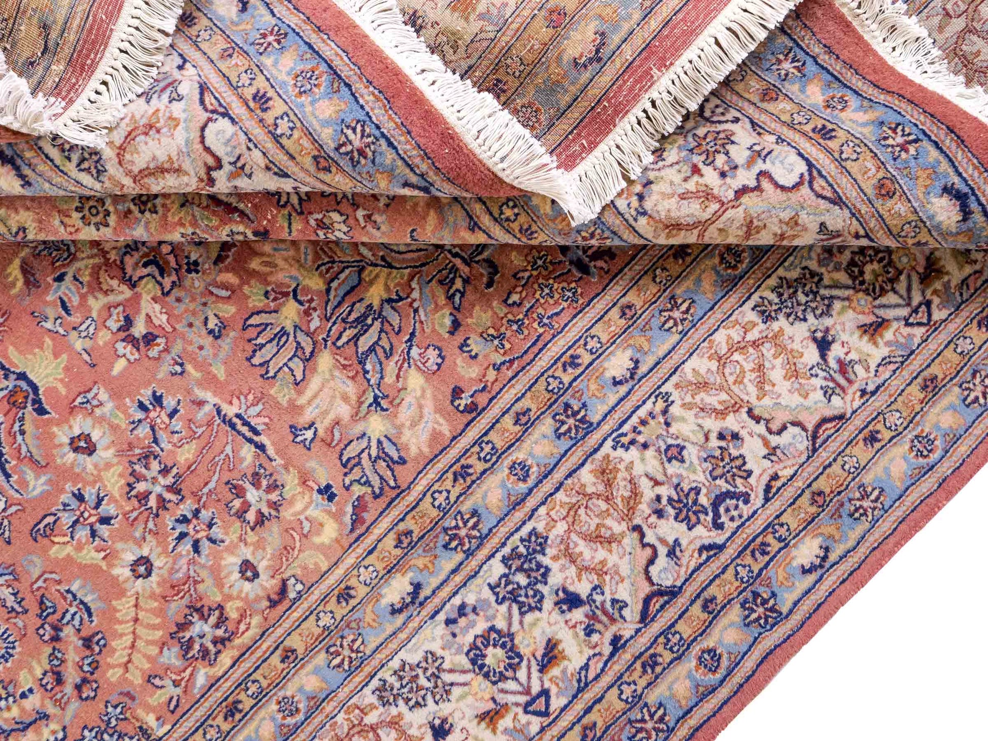 Sehr feiner, handgeknüpfter Indo Sarough Orientteppich aus Wolle von Khademi. Farbe: Rot, cremeweiß, blau. Größe: 295 x 240 cm. Vertrieb durch JUPITER Intl.