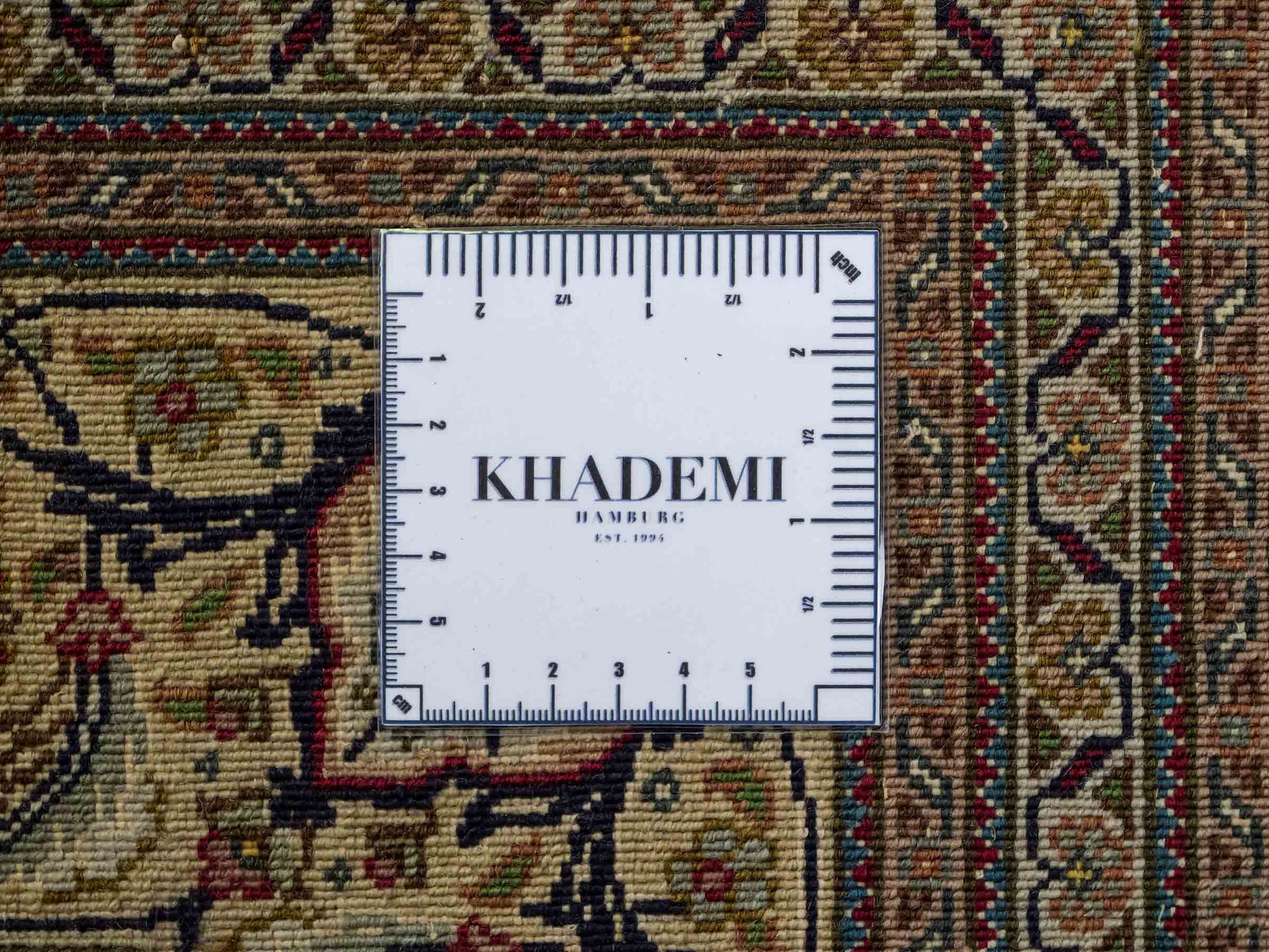 Sehr feiner, handgeknüpfter Khademi Indo Täbriz Mahi aus Wolle, beige, creme und braun. 208x153 cm. Vertrieb durch Jupiter Intl.