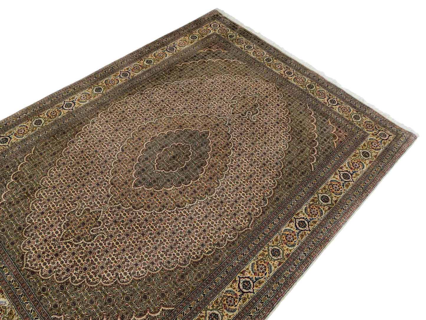 Sehr feiner, handgeknüpfter Khademi Indo Täbriz Mahi aus Wolle, beige, creme und braun. 208x153 cm. Vertrieb durch Jupiter Intl.